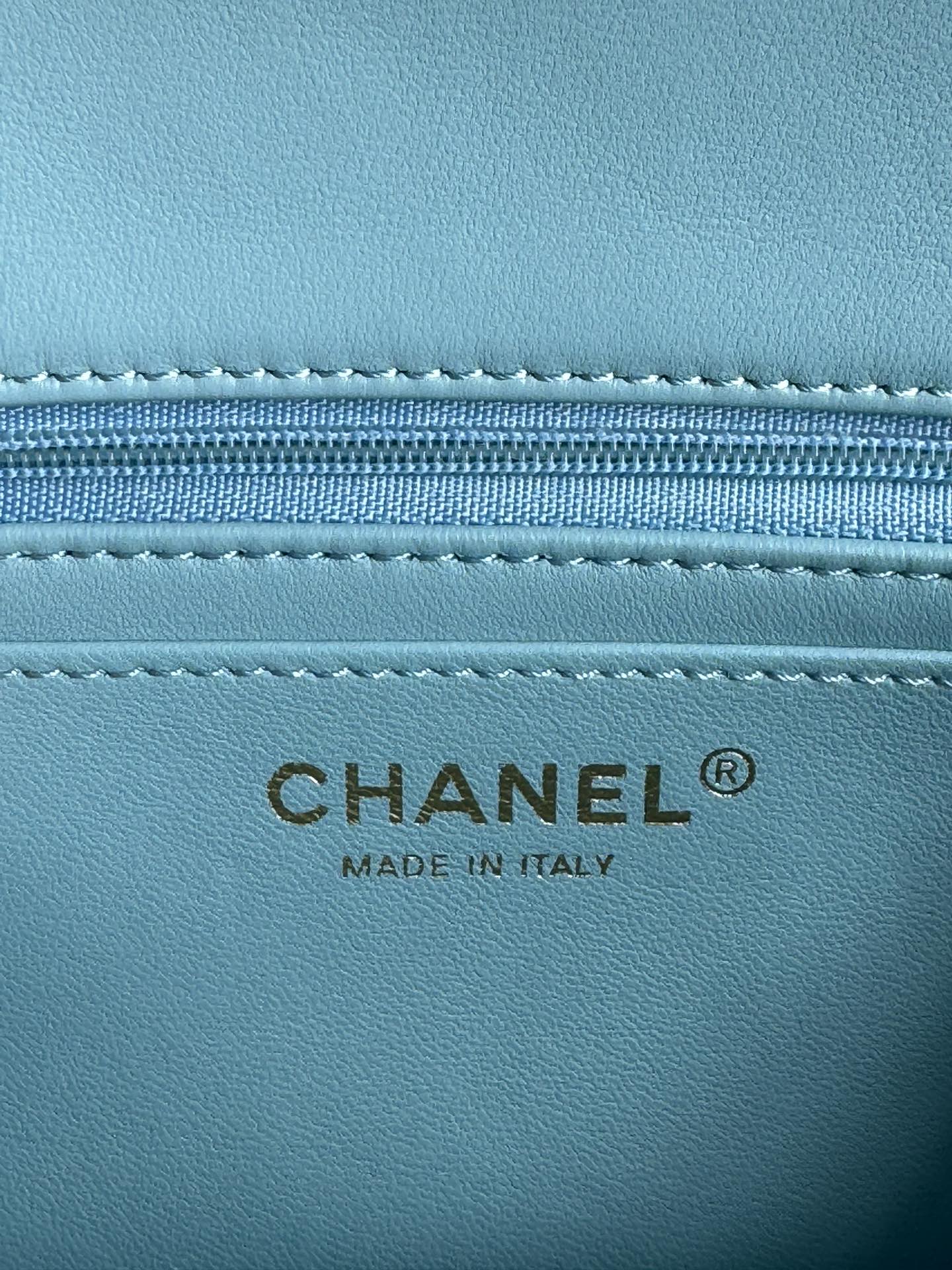 Chanel21K最新MiniCFhandle手提包AS2431经典菱格口盖包饰以精致经典链子搭配手提细