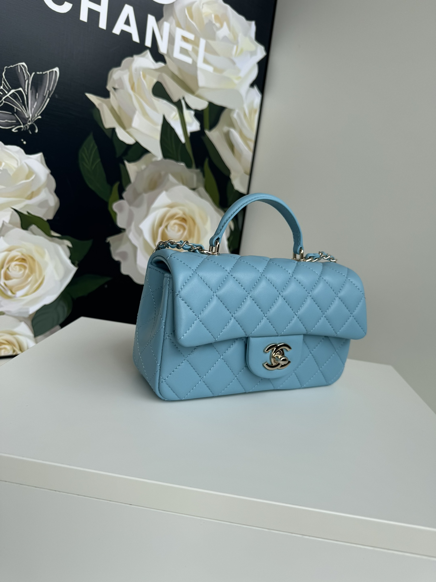 Chanel21K最新MiniCFhandle手提包AS2431经典菱格口盖包饰以精致经典链子搭配手提细