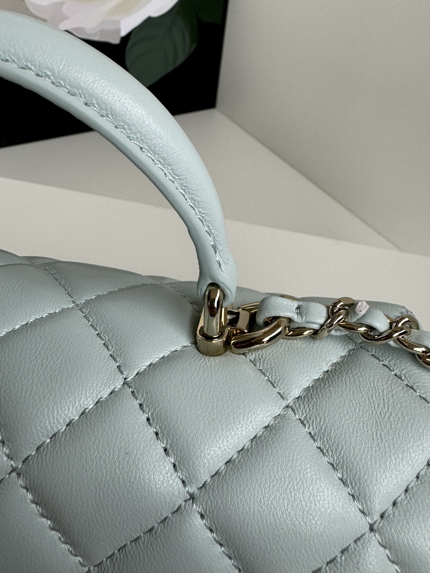 Chanel21K最新MiniCFhandle手提包AS2431经典菱格口盖包饰以精致经典链子搭配手提细