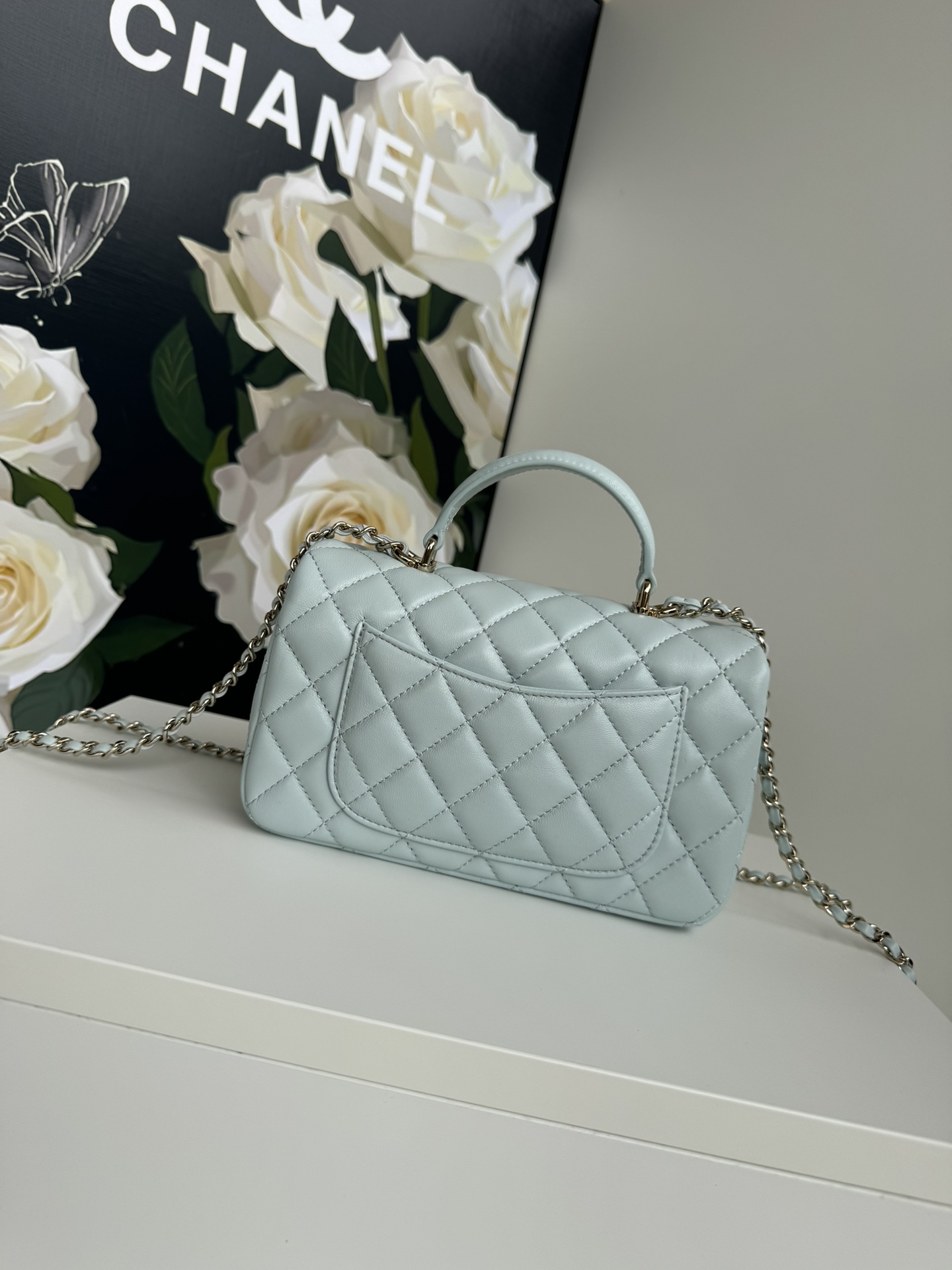 Chanel21K最新MiniCFhandle手提包AS2431经典菱格口盖包饰以精致经典链子搭配手提细