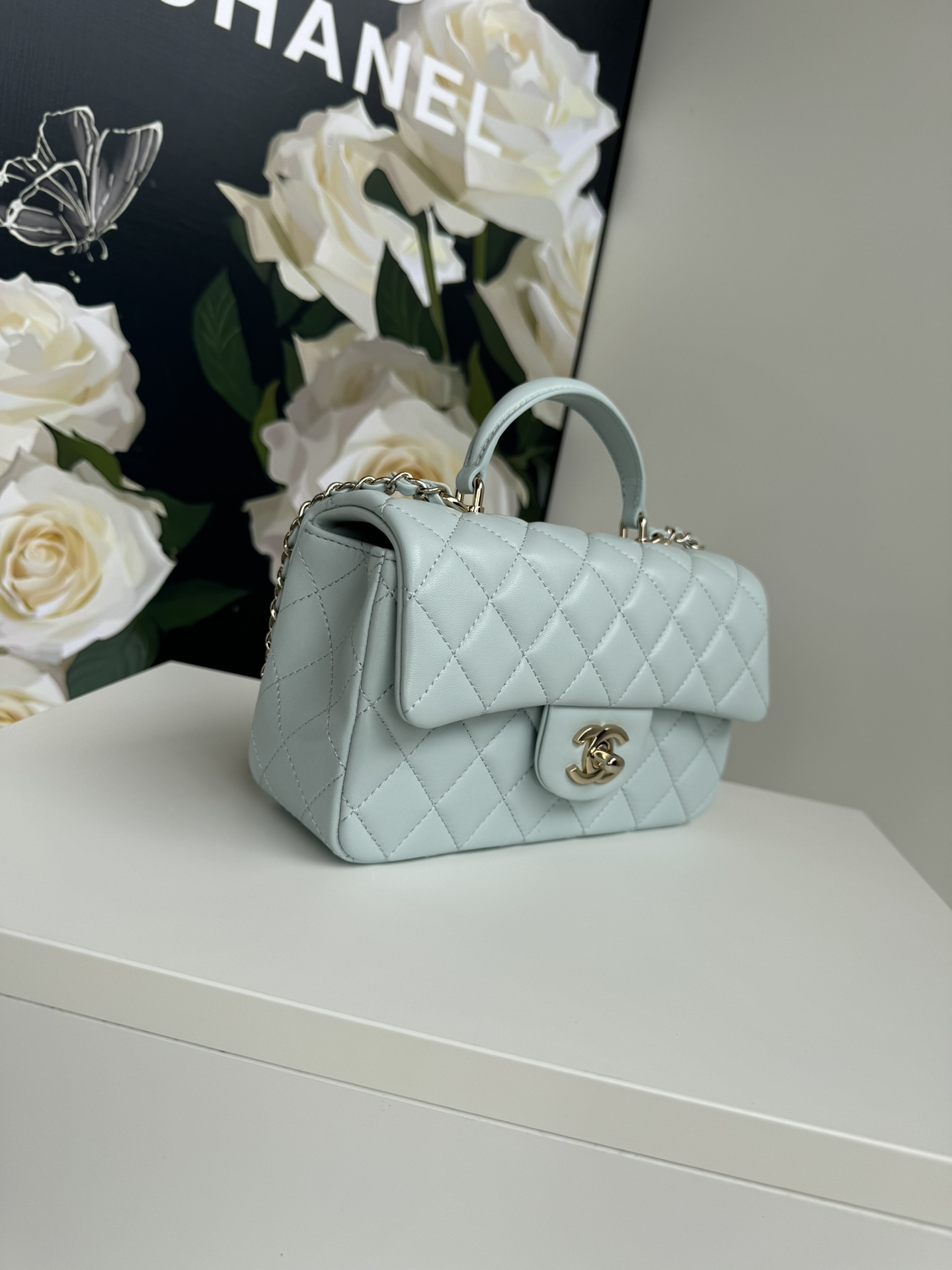 Chanel21K最新MiniCFhandle手提包AS2431经典菱格口盖包饰以精致经典链子搭配手提细