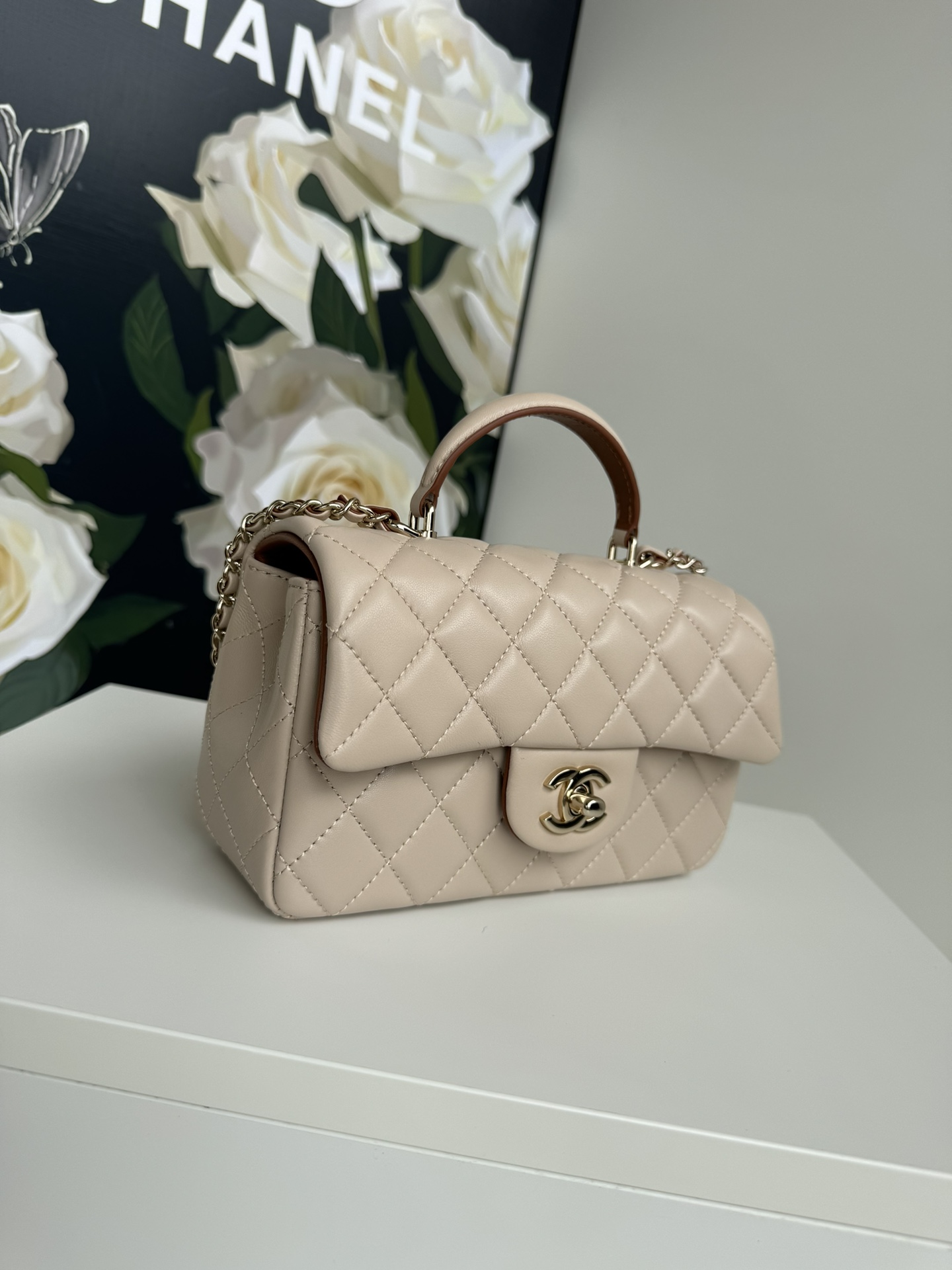 Chanel21K最新MiniCFhandle手提包AS2431经典菱格口盖包饰以精致经典链子搭配手提细