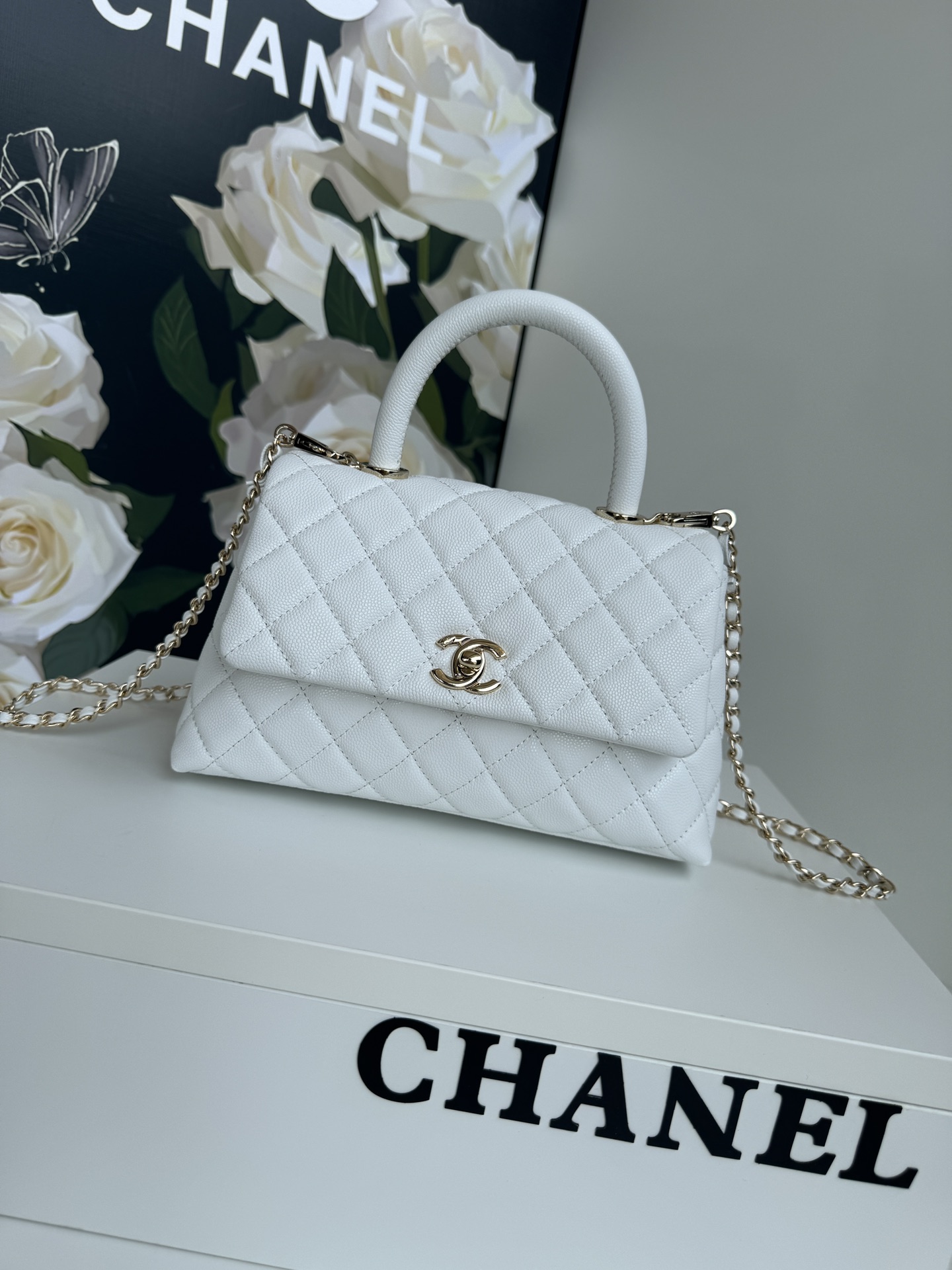 Réplique de classe AAA
 Chanel Classic Flap Bag AAA + qualité
 Or Cuir veau vache A92990