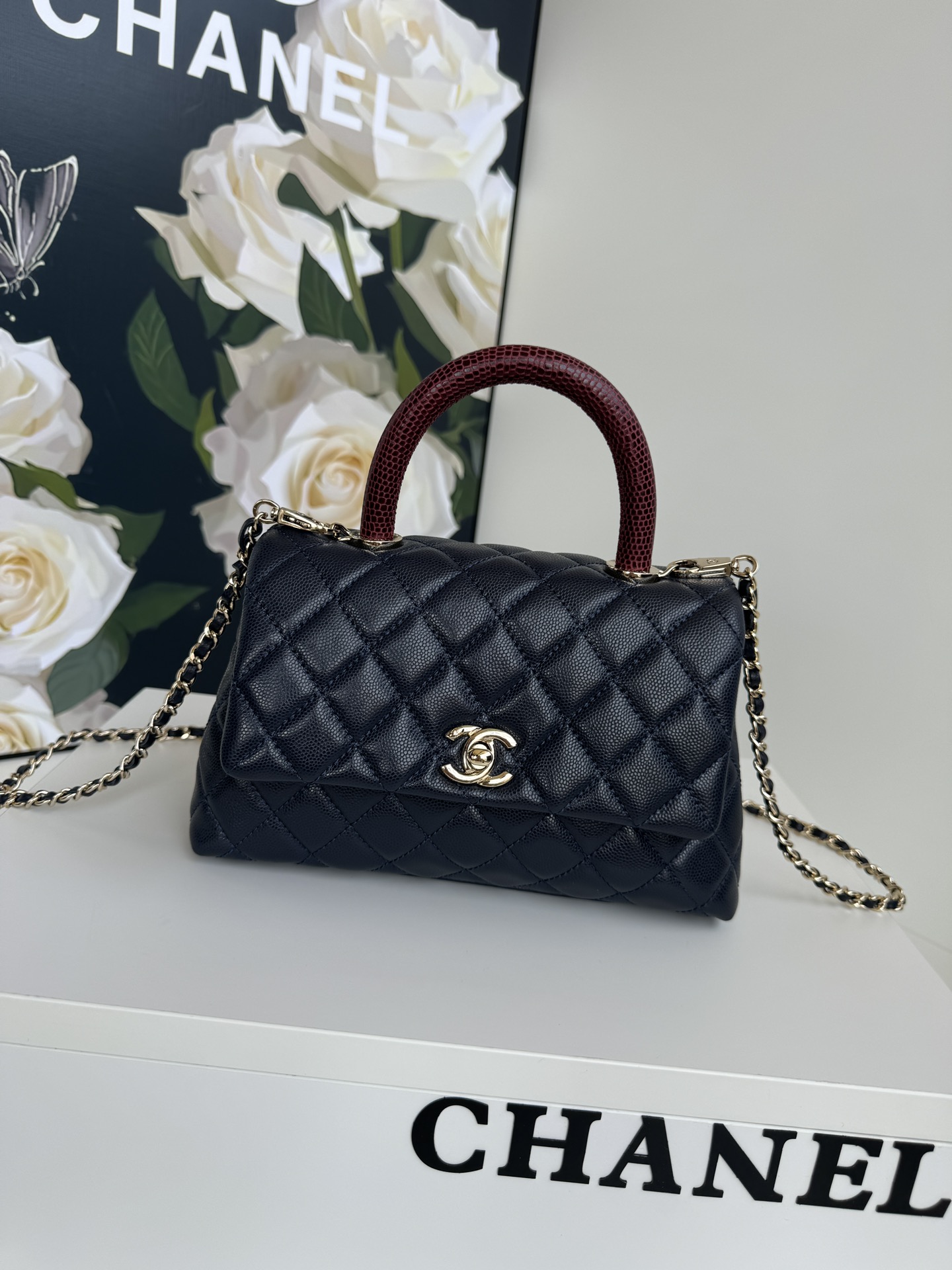 Chanel Classic Flap Bag Or Cuir de veau vache A92990