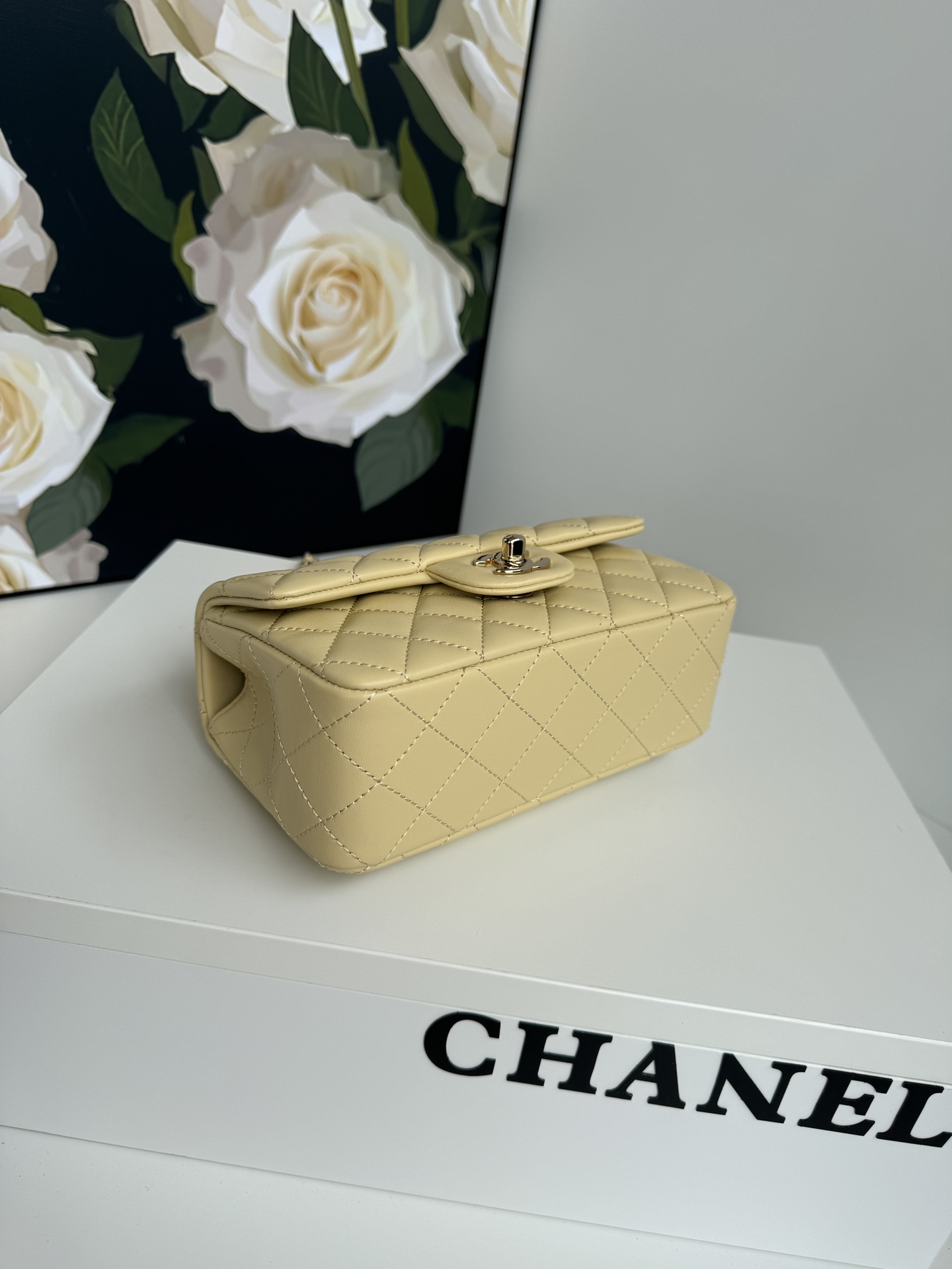 Chanel21K最新MiniCFhandle手提包AS2431经典菱格口盖包饰以精致经典链子搭配手提细