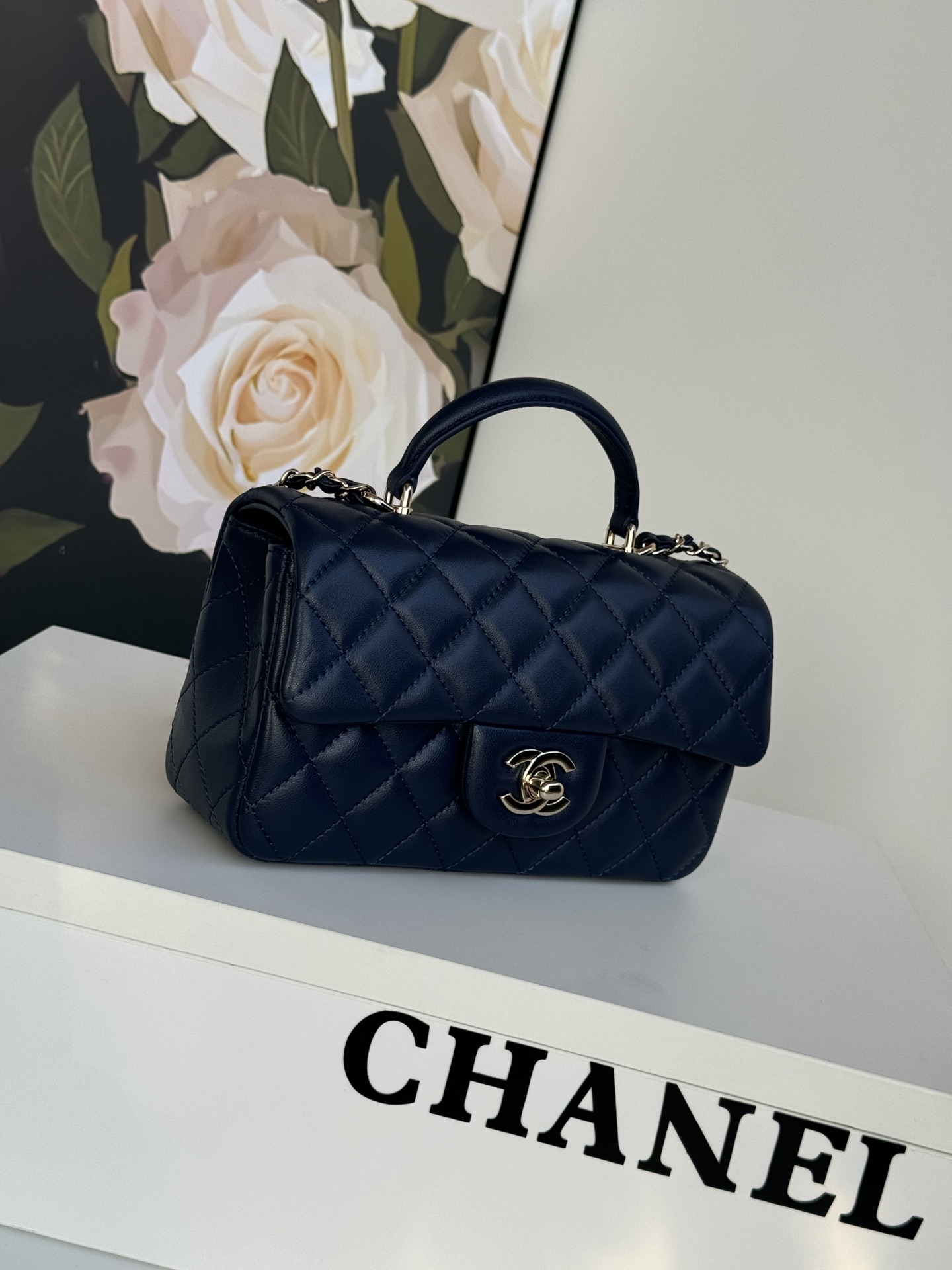 Chanel21K最新MiniCFhandle手提包AS31经典菱格口盖包饰以精致经典链子搭配手提细腻羊