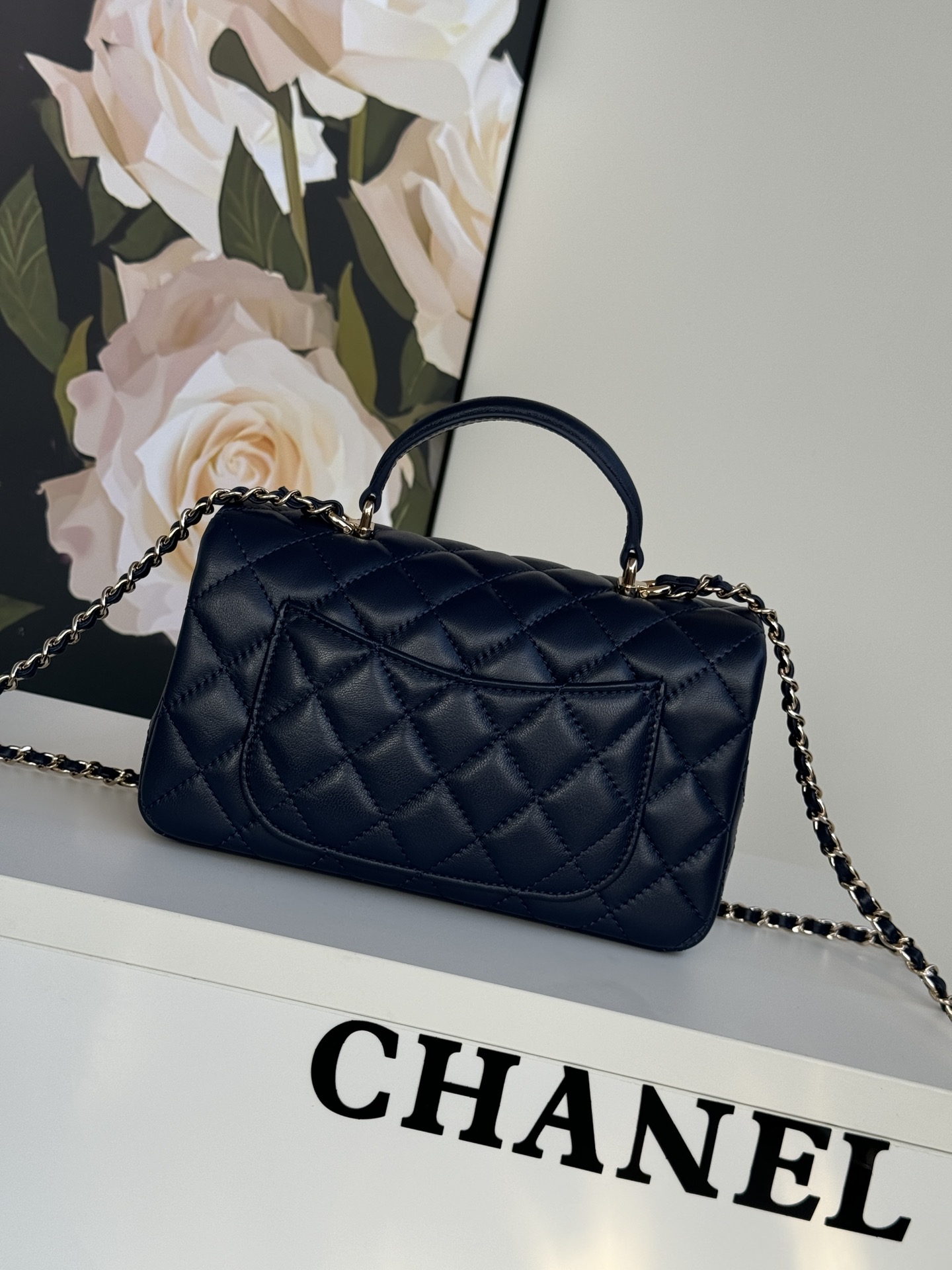 Chanel21K最新MiniCFhandle手提包AS31经典菱格口盖包饰以精致经典链子搭配手提细腻羊