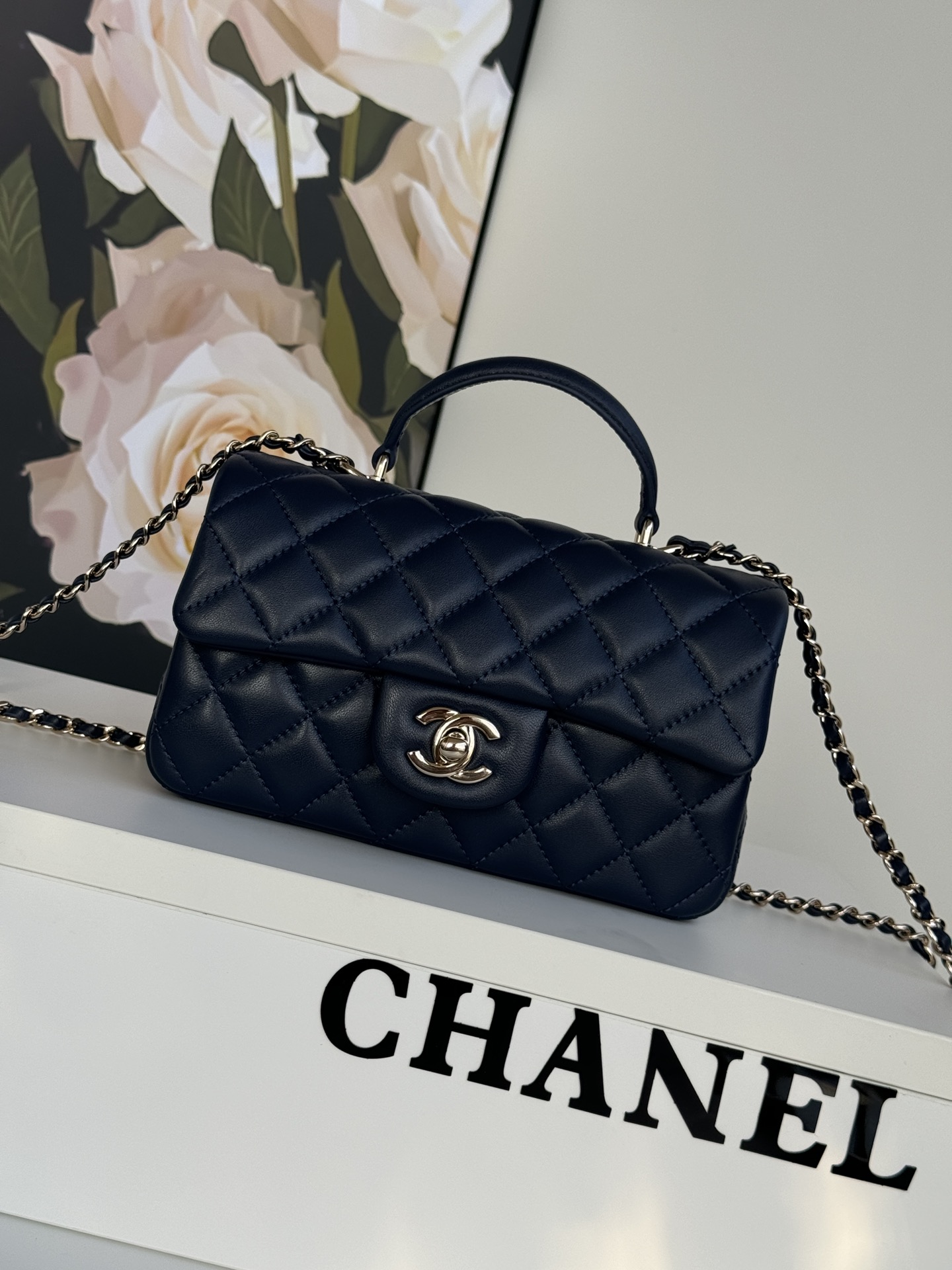 Chanel21K最新MiniCFhandle手提包AS31经典菱格口盖包饰以精致经典链子搭配手提细腻羊