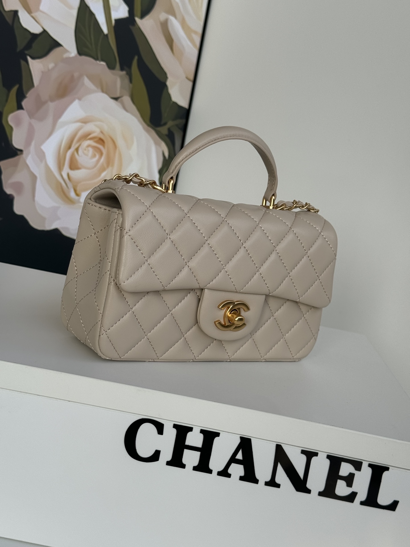 Chanel21K最新MiniCFhandle手提包AS31经典菱格口盖包饰以精致经典链子搭配手提细腻羊