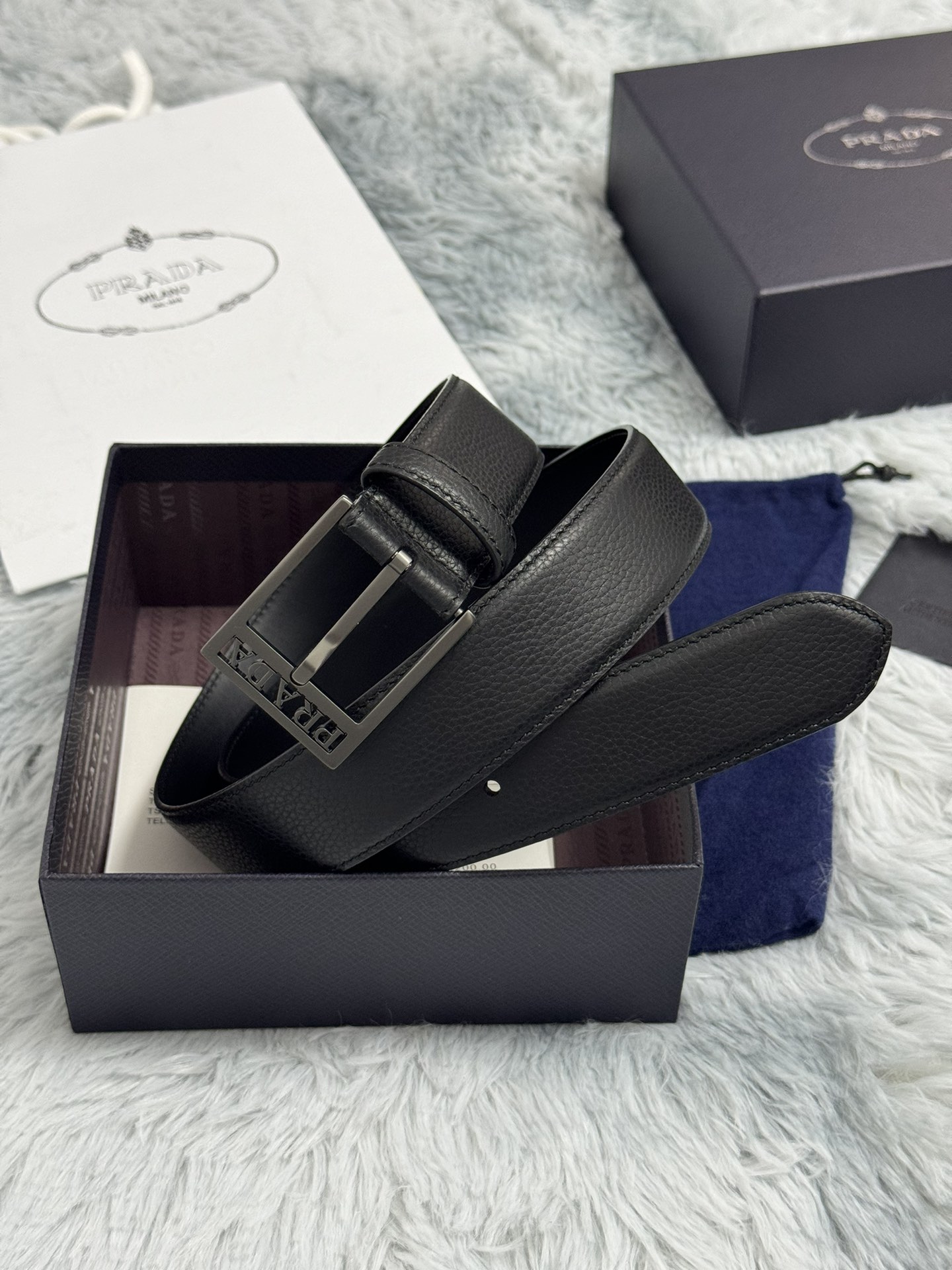 PRADA 3.5cm 荔枝纹牛皮纹理品质