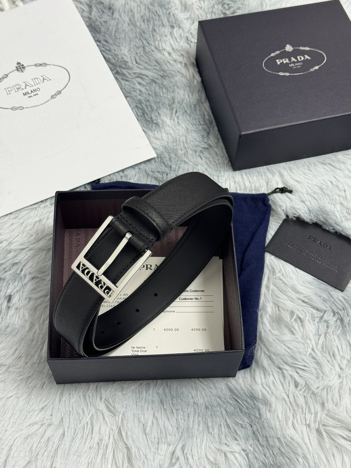 PRADA 3.5cm 十字纹牛皮纹理品质整体造型增添优雅韵味 低调奢华的典范