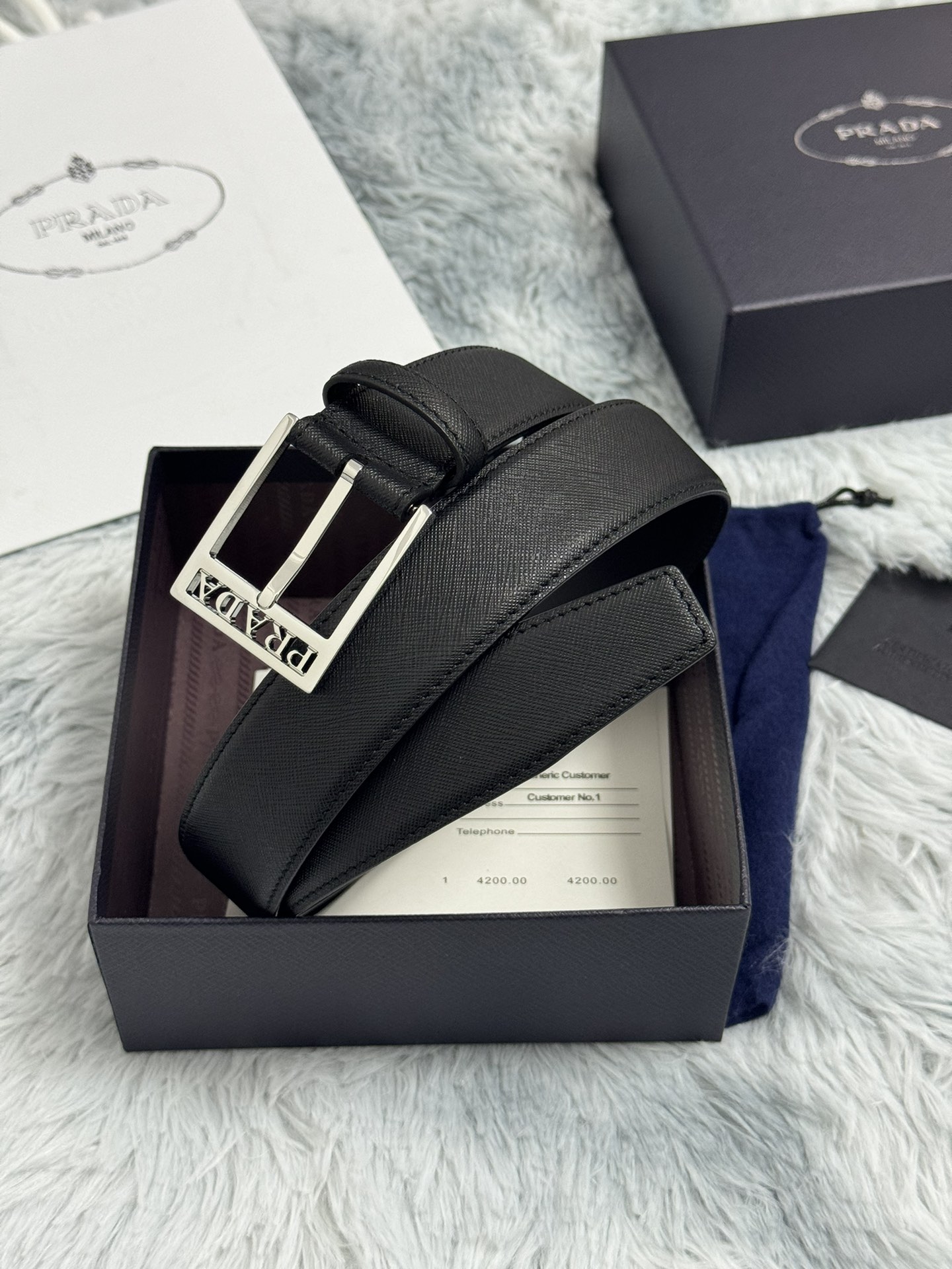 PRADA 3.5cm 十字纹牛皮纹理品质整体造型增添优雅韵味 低调奢华的典范