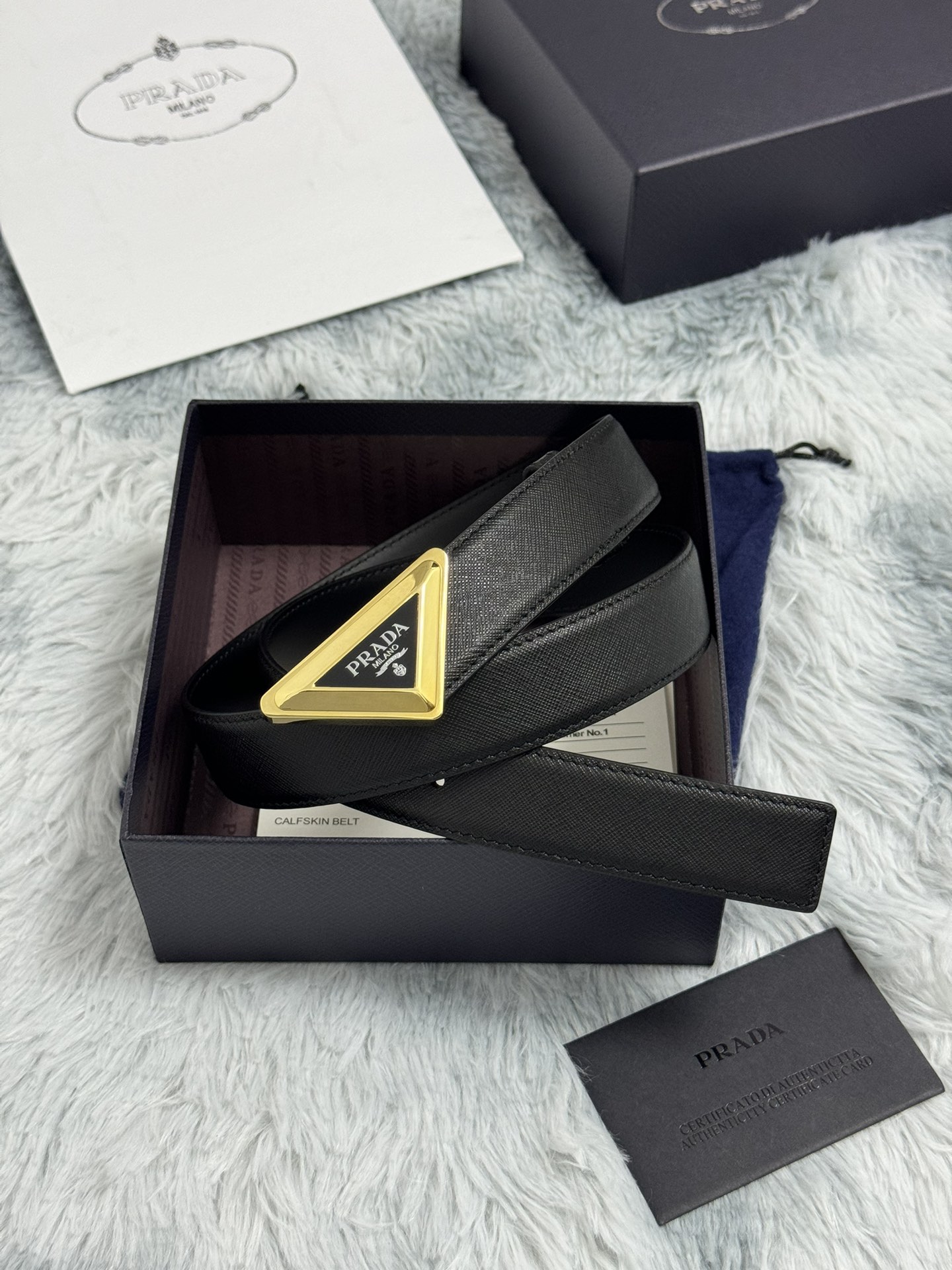 PRADA 3.0cm 十字纹牛皮纹理品质