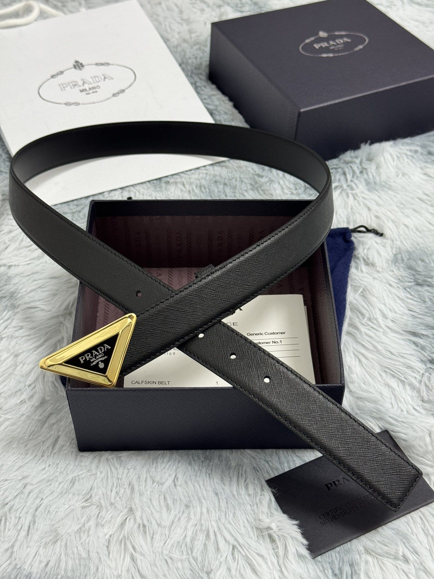 PRADA 3.0cm 十字纹牛皮纹理品质