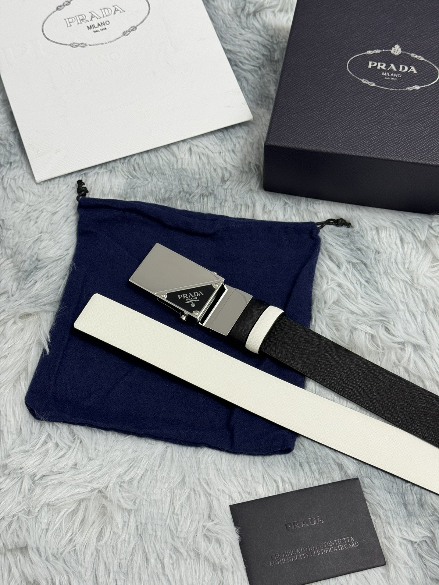 “PRADA Protégé Plada: Exquisite Low-Key Luxury in 3.5 cm Cattle Skin Quality” - 图片 3
