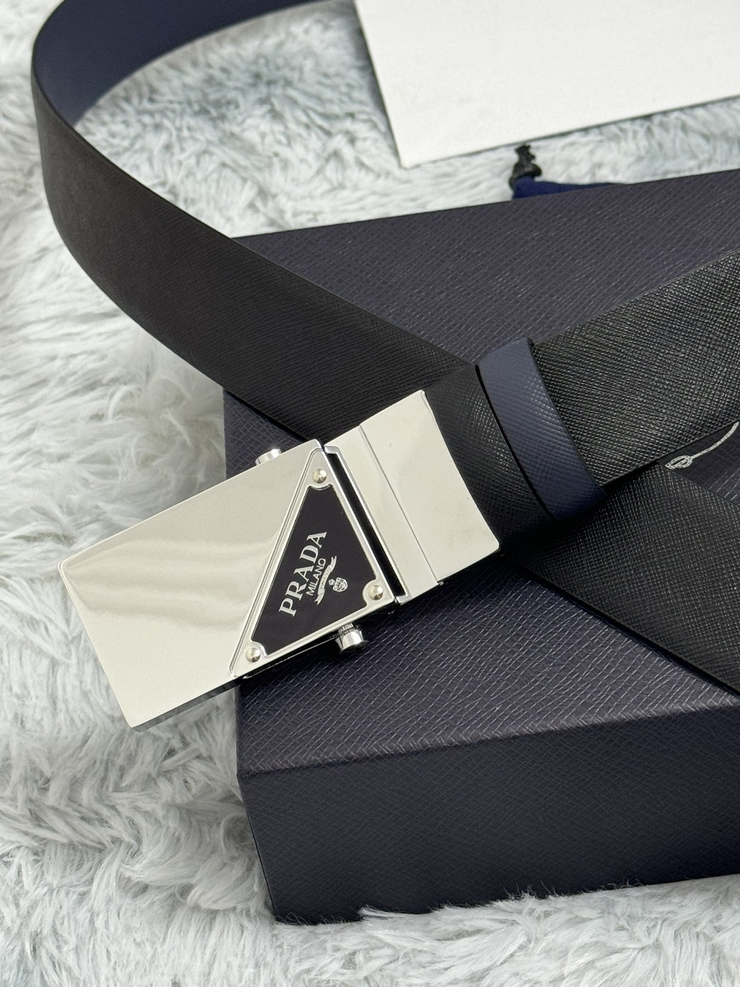 “PRADA 3.5 cm Protégé Plada: Exquisite Low-Key Luxury Handicrafts” - 图片 6