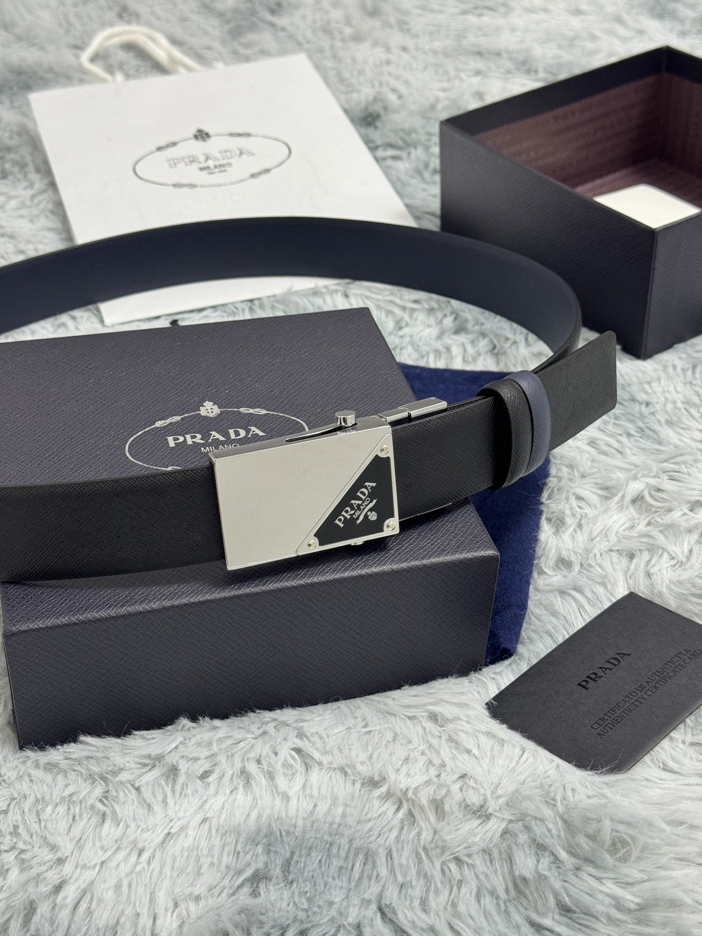 “PRADA 3.5 cm Protégé Plada: Exquisite Low-Key Luxury Handicrafts” - 图片 7