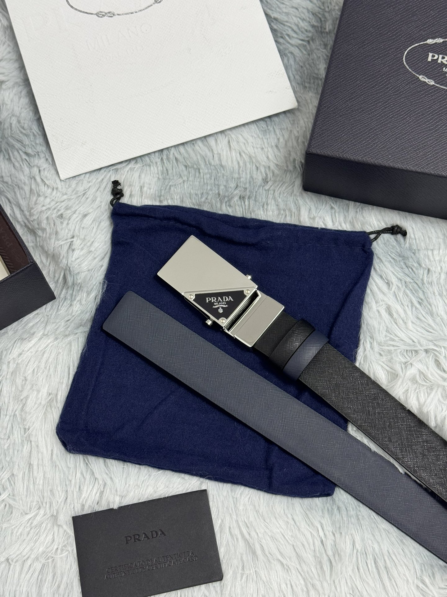 “PRADA 3.5 cm Protégé Plada: Exquisite Low-Key Luxury Handicrafts” - 图片 3