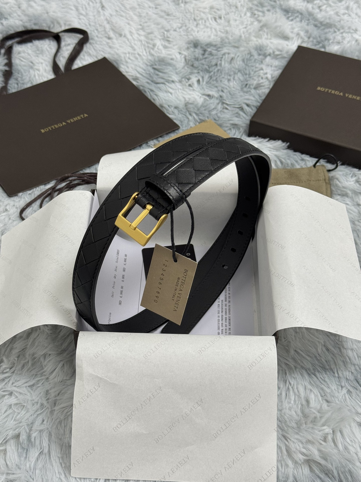  BOTTEGA VENETA   2.5cm   
手工编织牛皮经典之作
每个细节都体现出至高的品味和