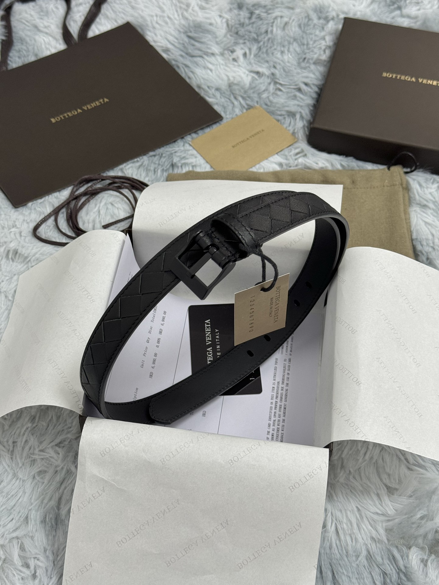  BOTTEGA VENETA   2.5cm   
手工编织牛皮经典之作
每个细节都体现出至高的品味和