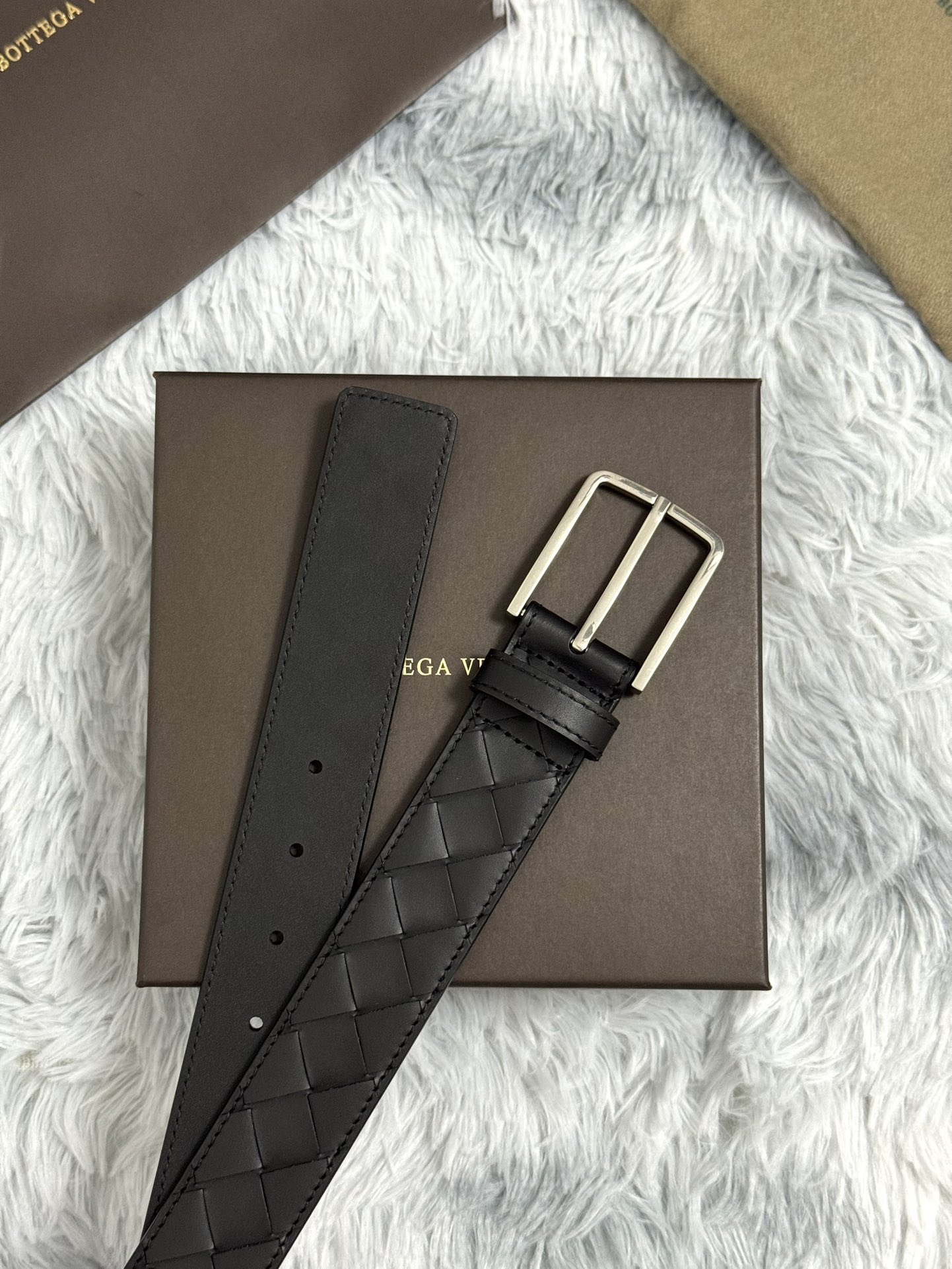 BOTTEGA VENETA 3.5cm 手工编织牛皮经典之作