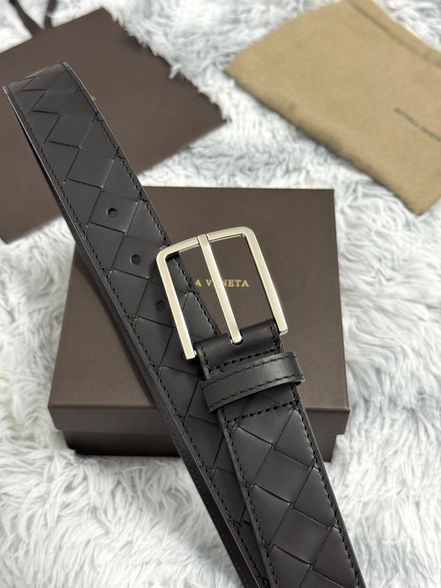 BOTTEGA VENETA 3.5cm 手工编织牛皮经典之作