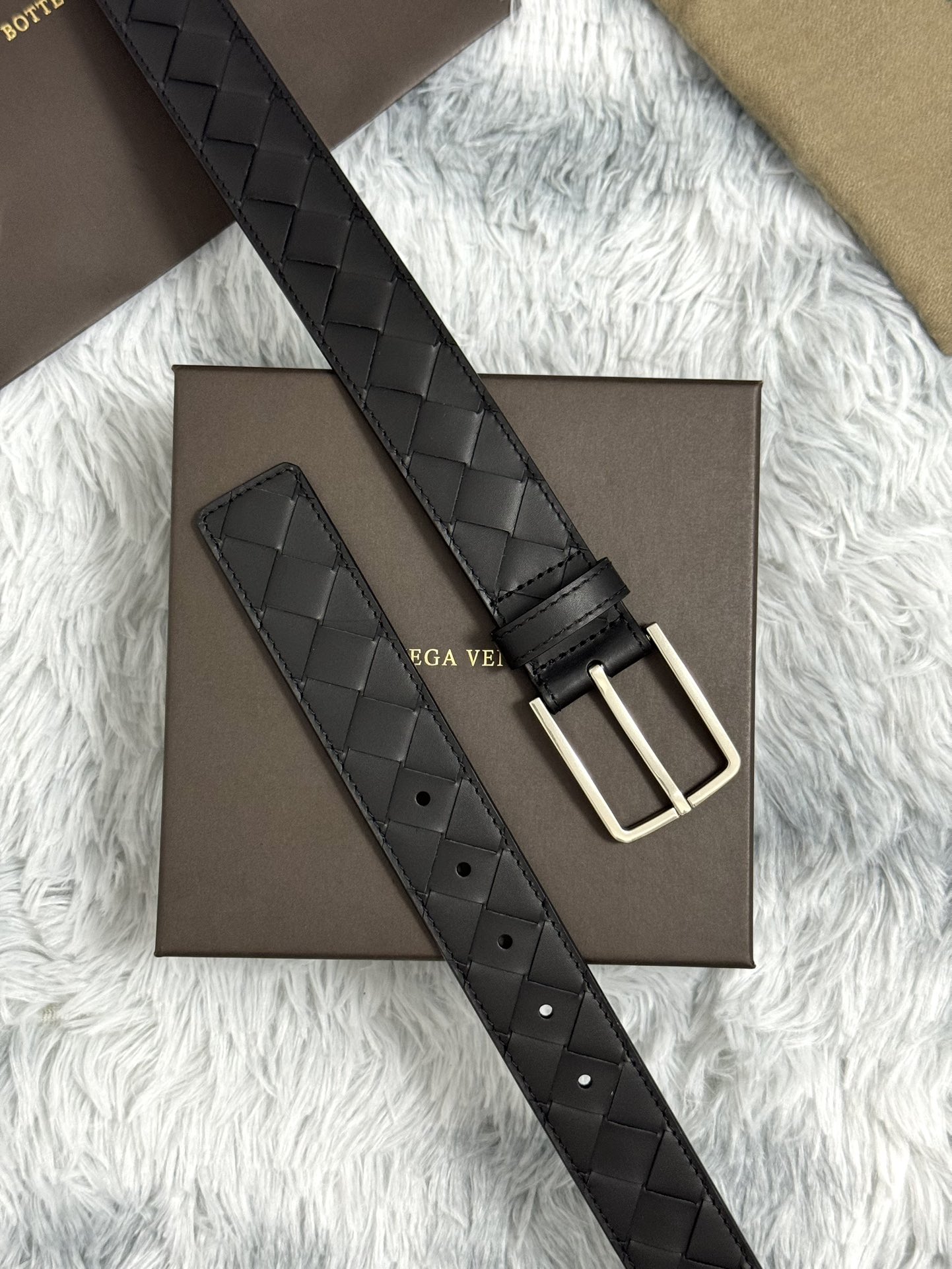 BOTTEGA VENETA 3.5cm 手工编织牛皮经典之作