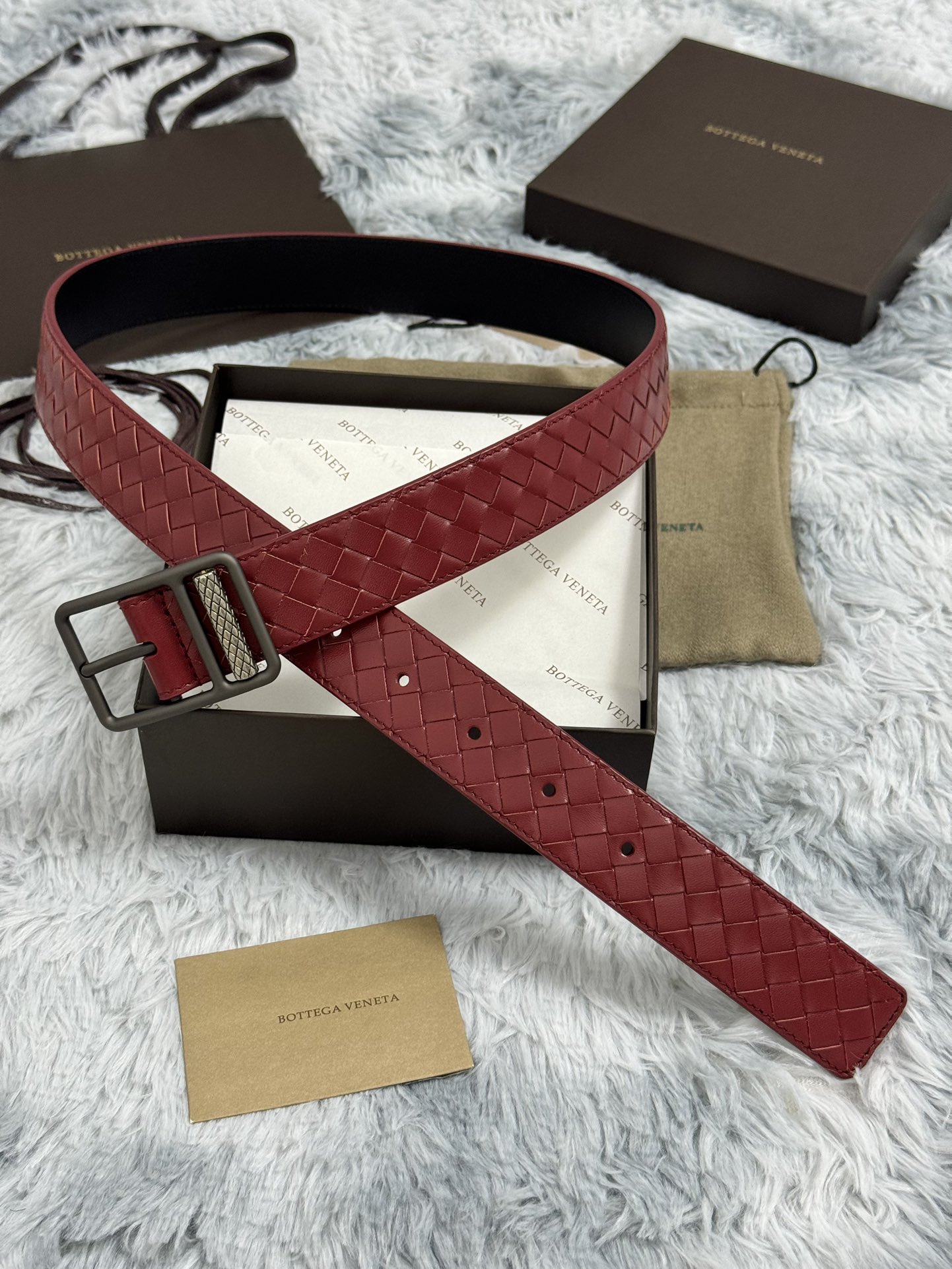 BOTTEGA VENETA 3.5cm 枣红 手工编织牛皮经典之作