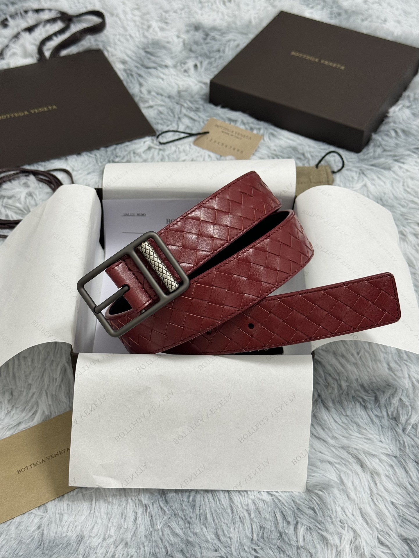 BOTTEGA VENETA 3.5cm 枣红 手工编织牛皮经典之作