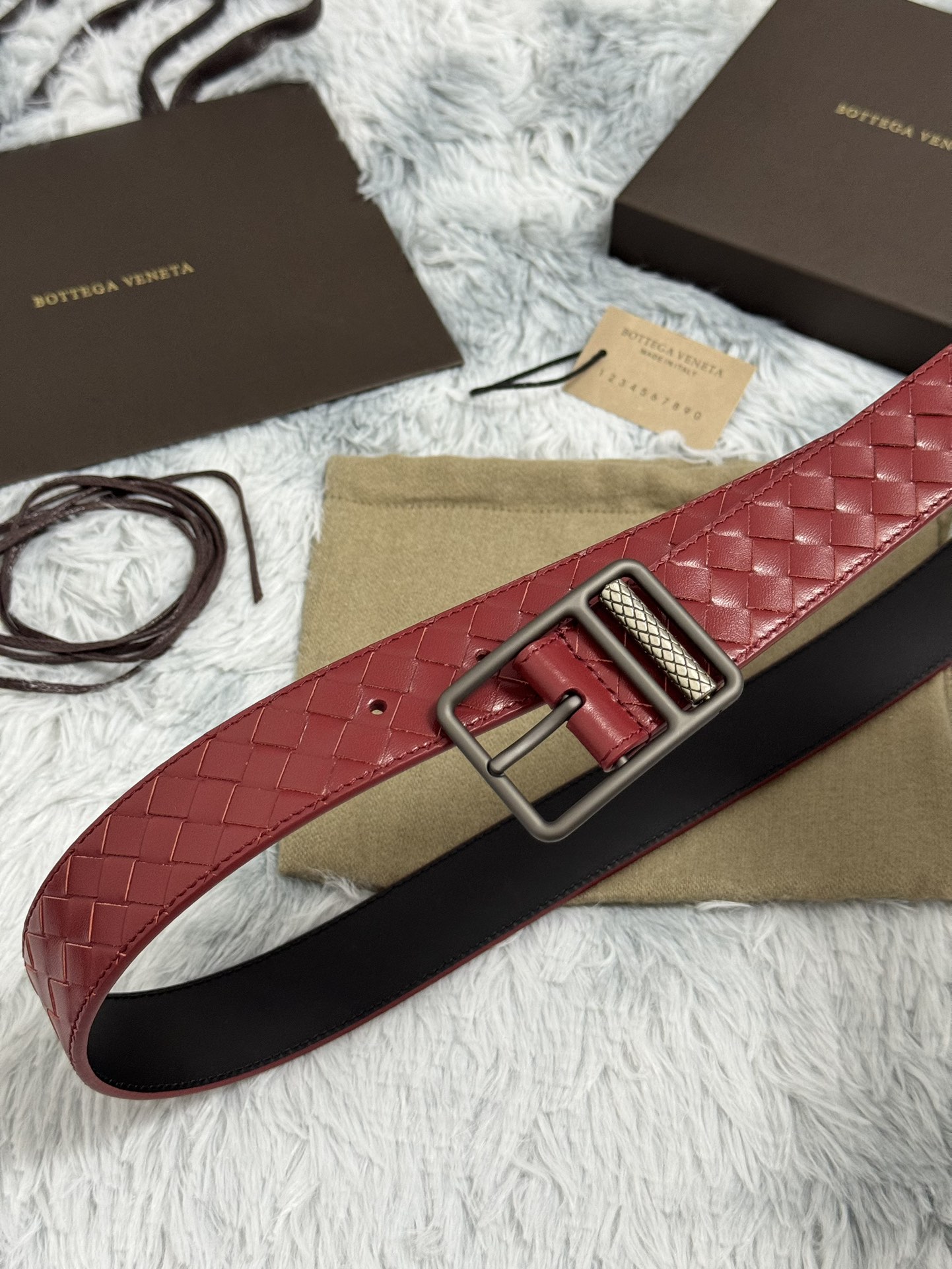 BOTTEGA VENETA 3.5cm 枣红 手工编织牛皮经典之作