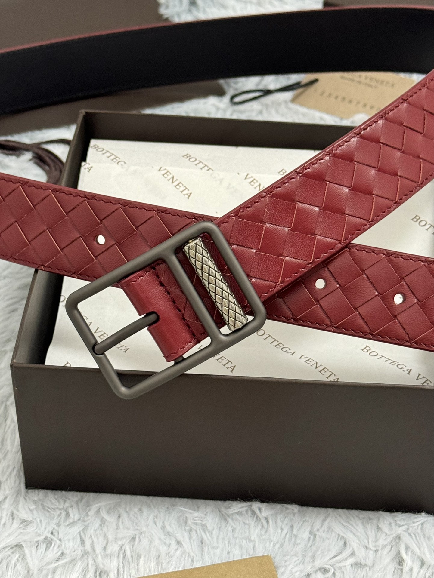 BOTTEGA VENETA 3.5cm 枣红 手工编织牛皮经典之作