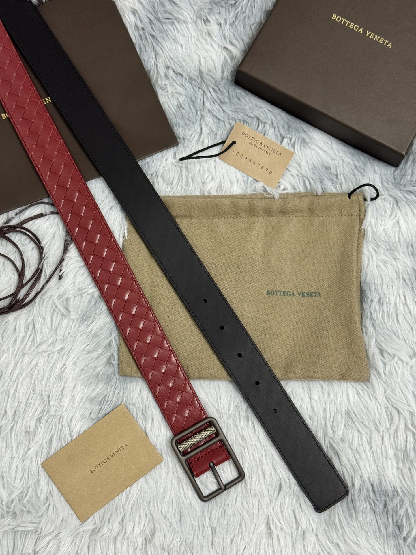 BOTTEGA VENETA 3.5cm 枣红 手工编织牛皮经典之作