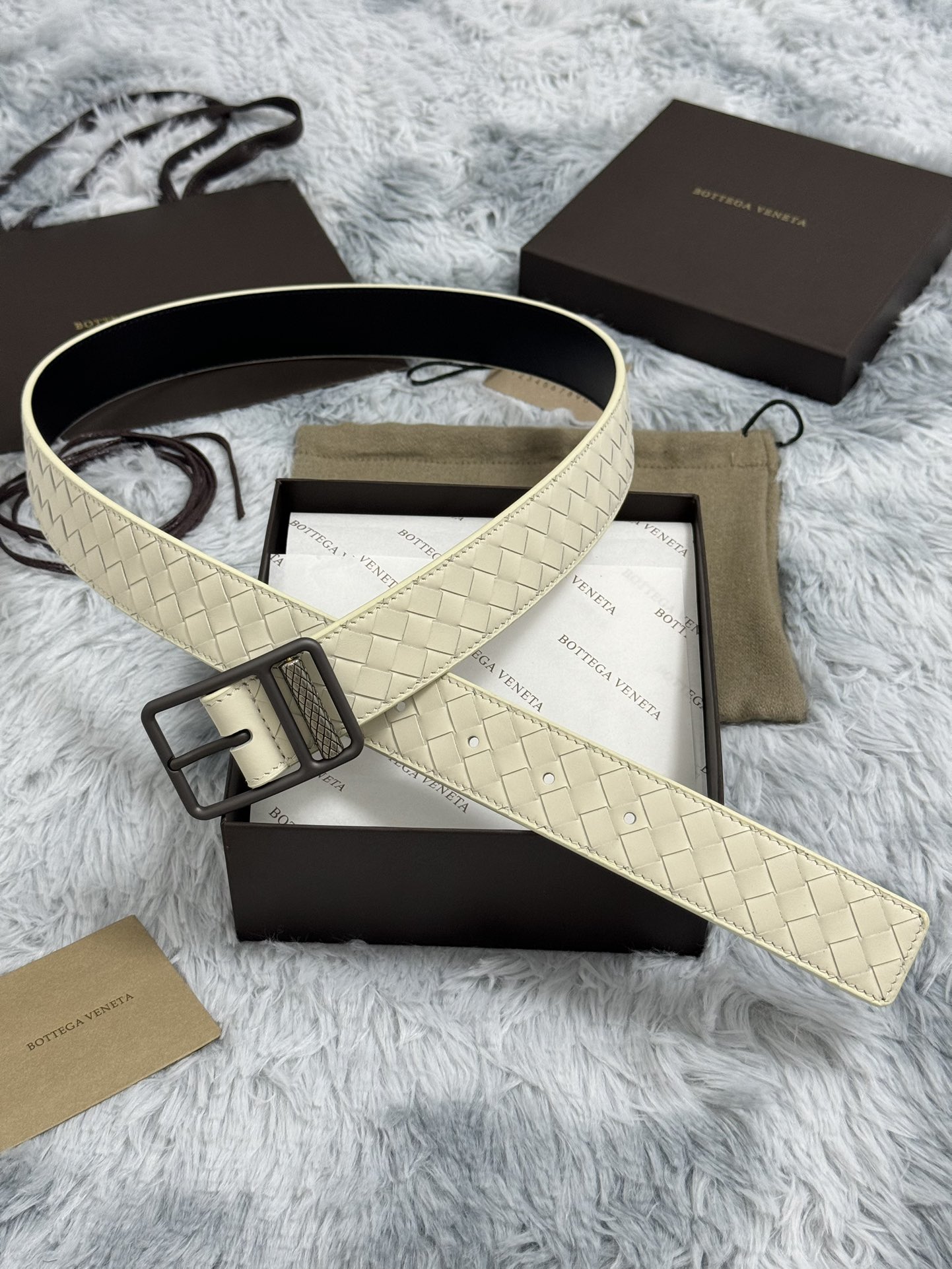 BOTTEGA VENETA 3.5cm 米白 手工编织牛皮经典之作