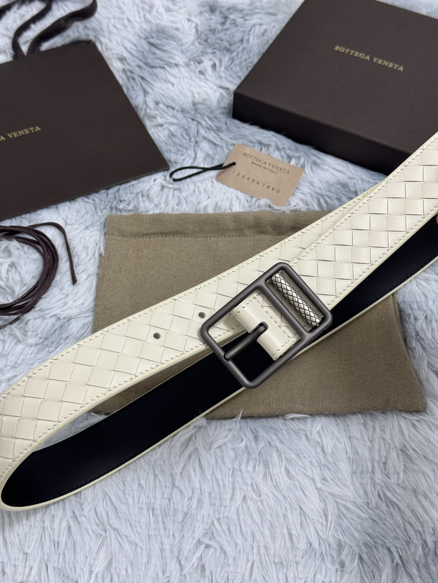 BOTTEGA VENETA 3.5cm 米白 手工编织牛皮经典之作