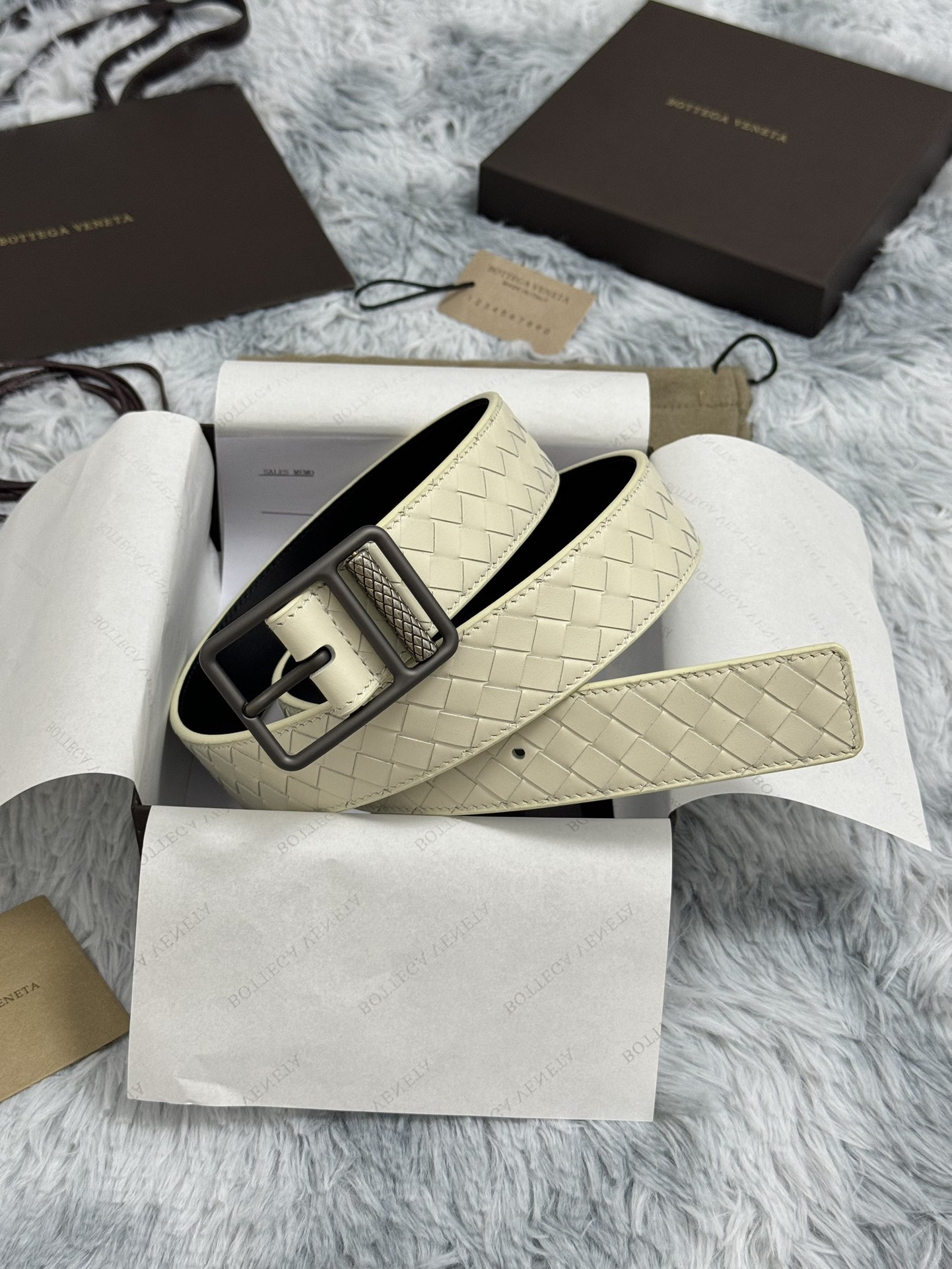 BOTTEGA VENETA 3.5cm 米白 手工编织牛皮经典之作