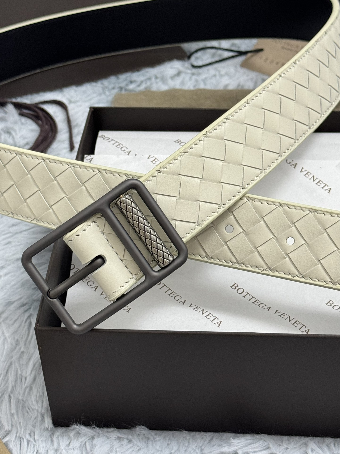 BOTTEGA VENETA 3.5cm 米白 手工编织牛皮经典之作