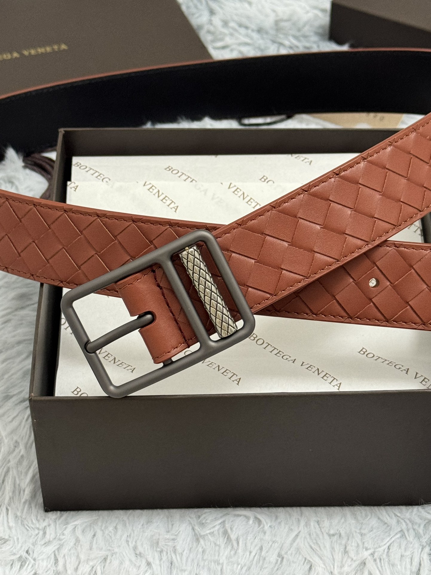 BOTTEGA VENETA 3.5cm 红棕 手工编织牛皮经典之作