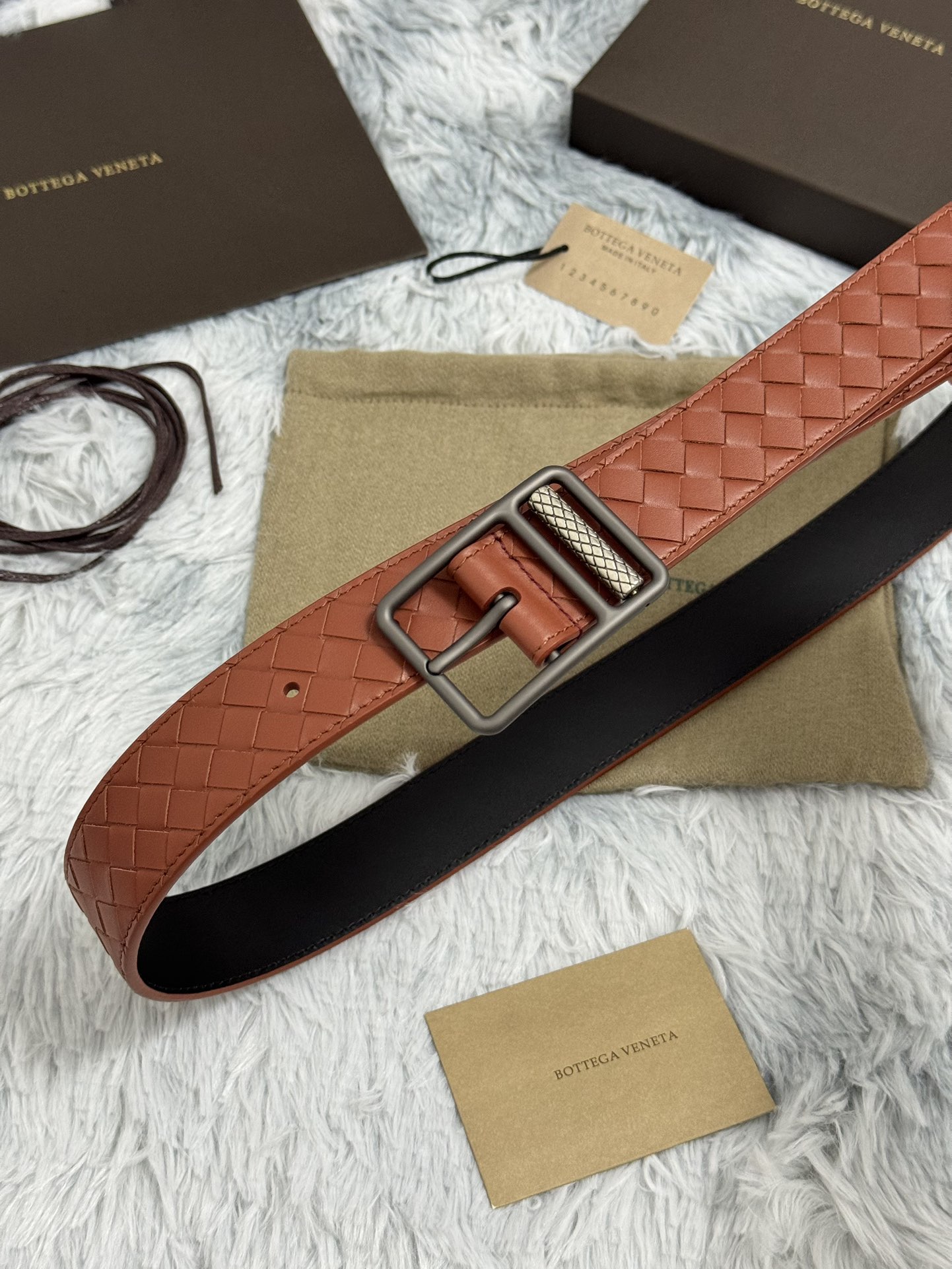 BOTTEGA VENETA 3.5cm 红棕 手工编织牛皮经典之作