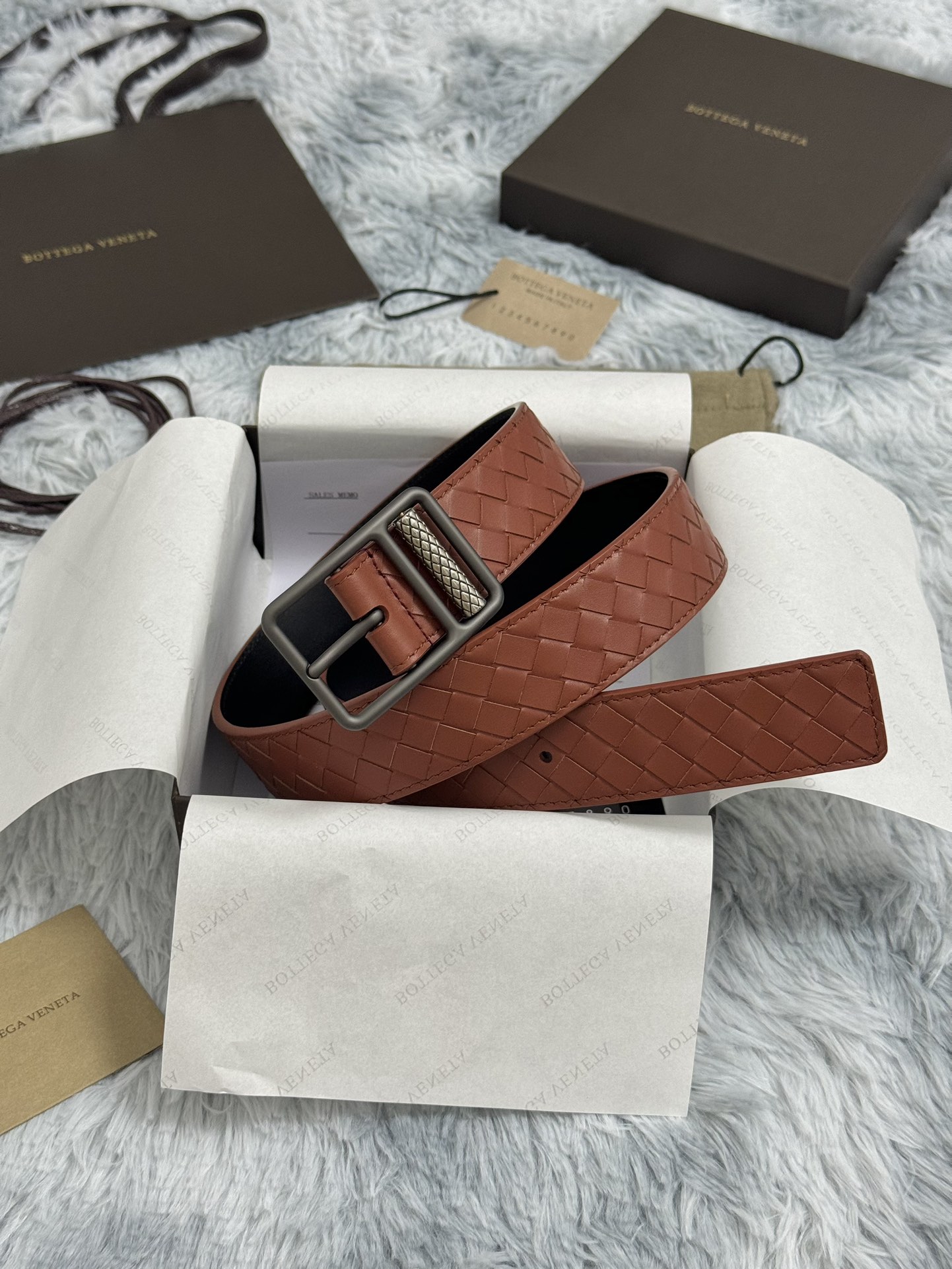 BOTTEGA VENETA 3.5cm 红棕 手工编织牛皮经典之作