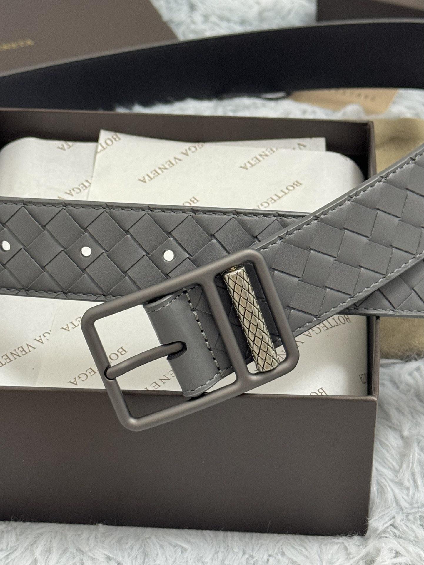 BOTTEGA VENETA 3.5cm 灰 手工编织牛皮经典之作