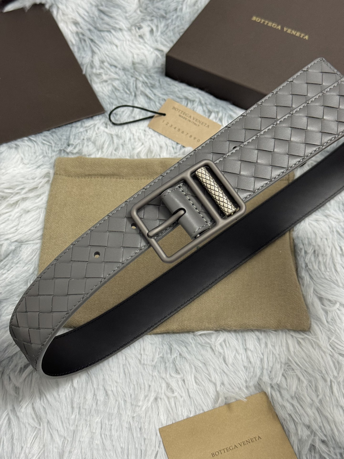 BOTTEGA VENETA 3.5cm 灰 手工编织牛皮经典之作