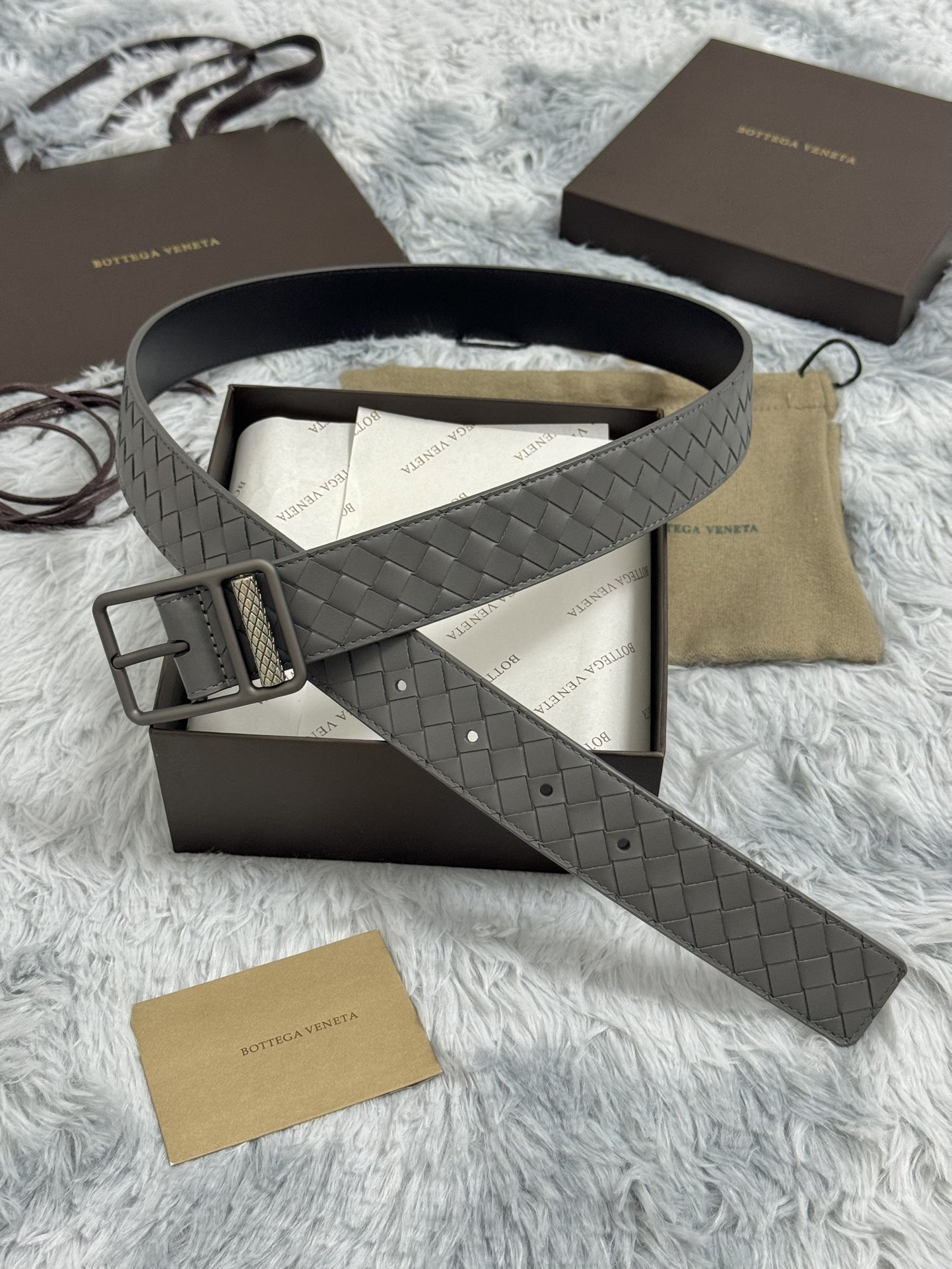 BOTTEGA VENETA 3.5cm 灰 手工编织牛皮经典之作