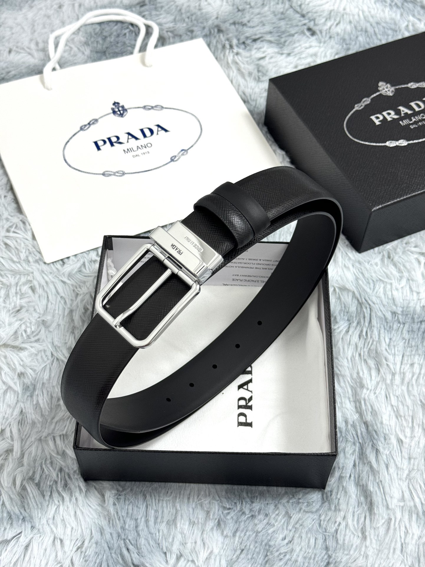 PRADA 3.5cm 十字纹牛皮纹理品质黑