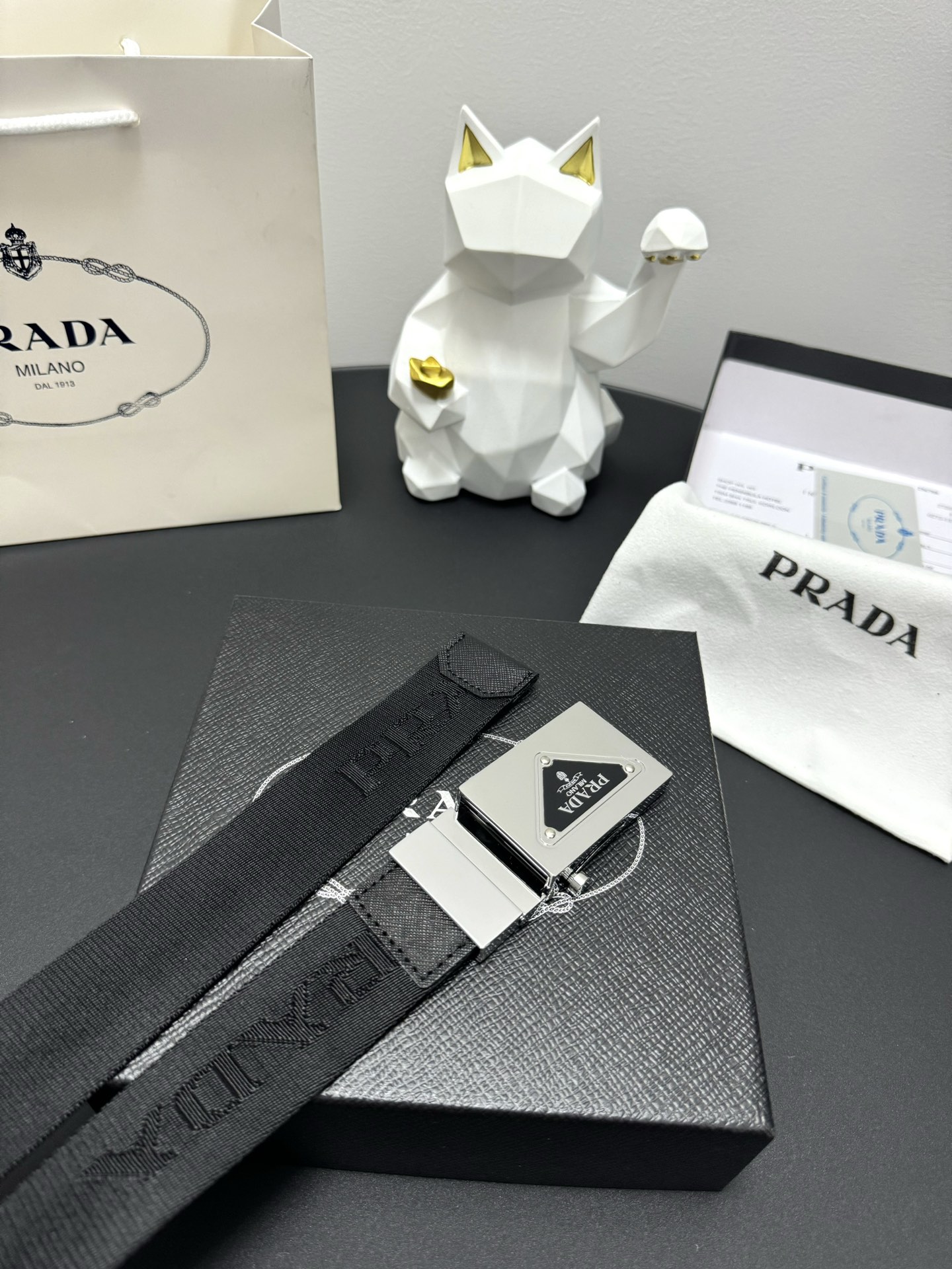 Luxurious Prada 3.5 cm Cattle Skin Belt: Exquisite Craftsmanship and Elegance - 图片 3