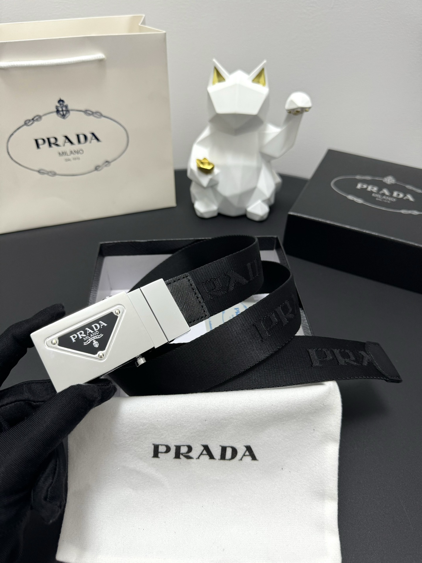 Luxurious Prada 3.5 cm Cattle Skin Belt: Exquisite Craftsmanship and Elegance - 图片 2