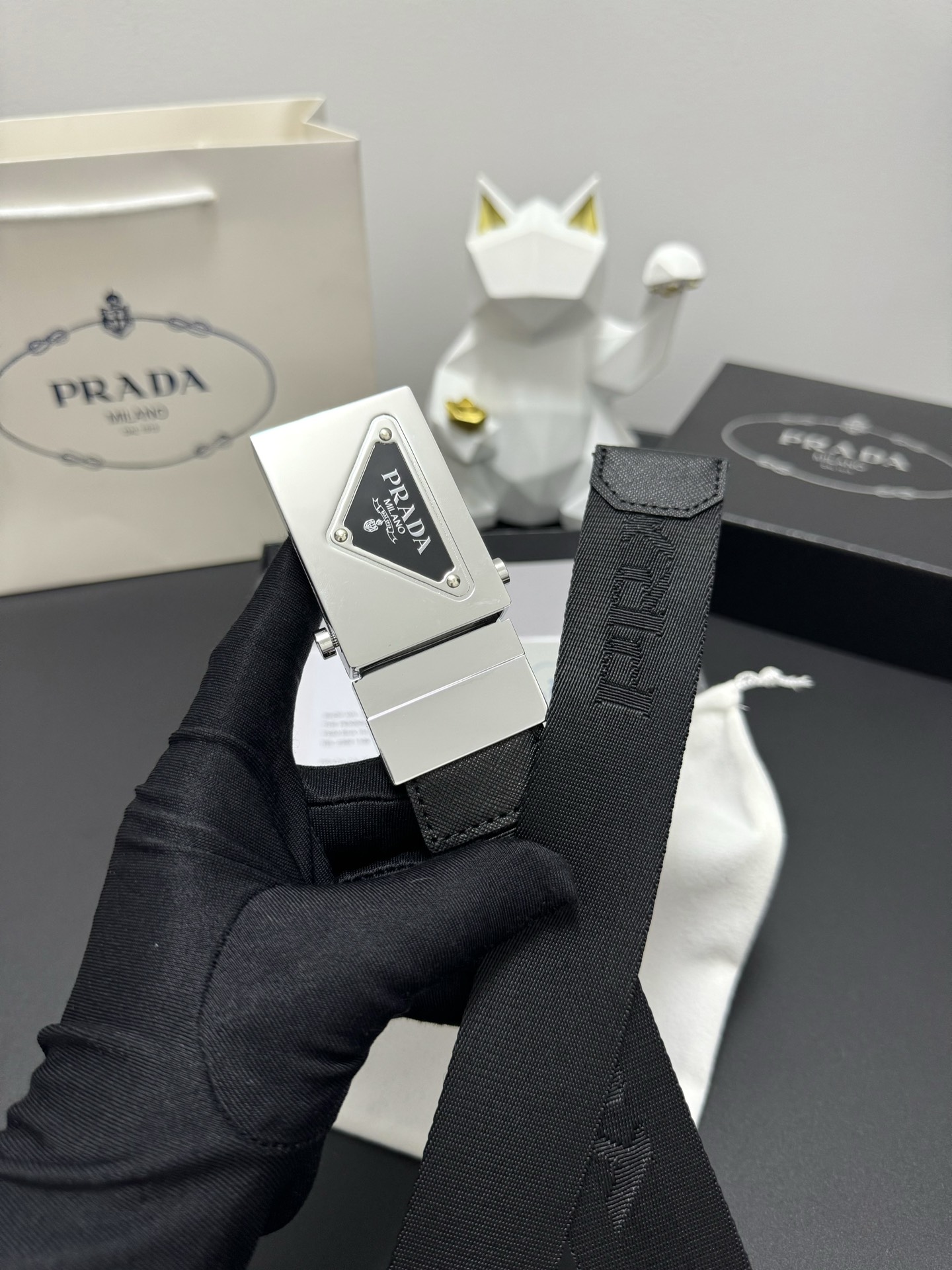 Luxurious Prada 3.5 cm Cattle Skin Belt: Exquisite Craftsmanship and Elegance - 图片 5