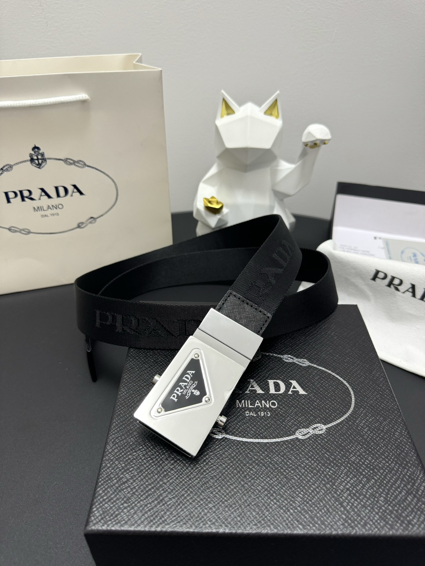 Luxurious Prada 3.5 cm Cattle Skin Belt: Exquisite Craftsmanship and Elegance - 图片 4