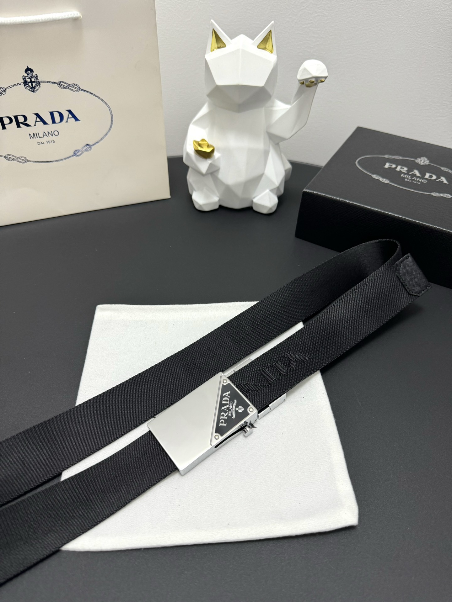 “Prada Protégé Plada: Low-Key Luxury in Fine Handicrafts” - 图片 8