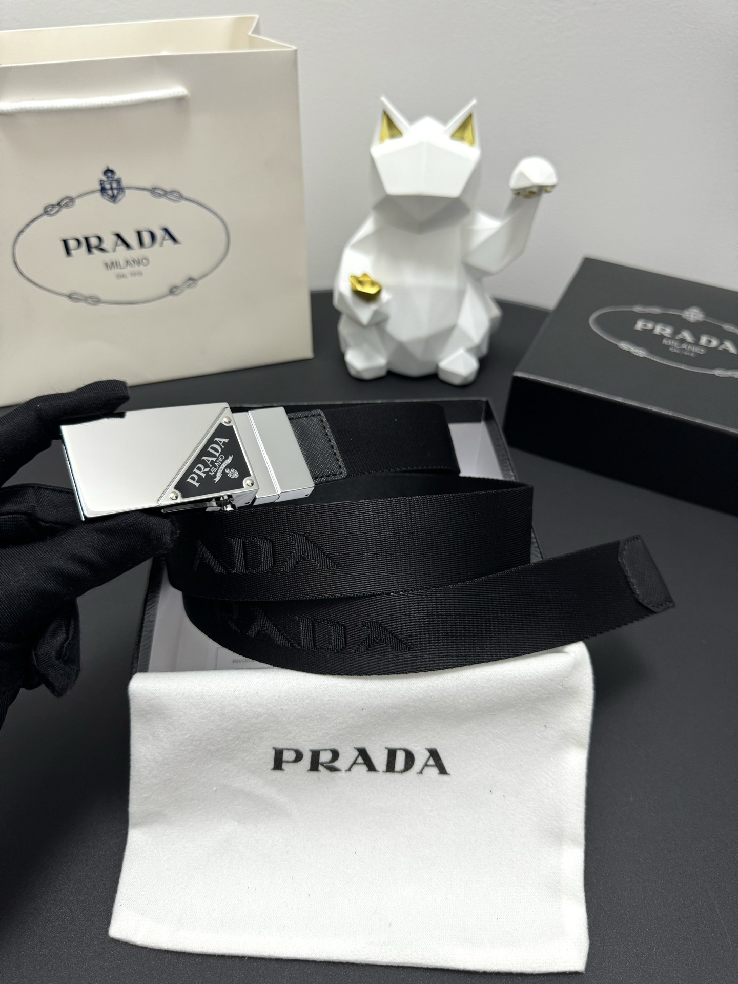 “Prada Protégé Plada: Low-Key Luxury in Fine Handicrafts” - 图片 2