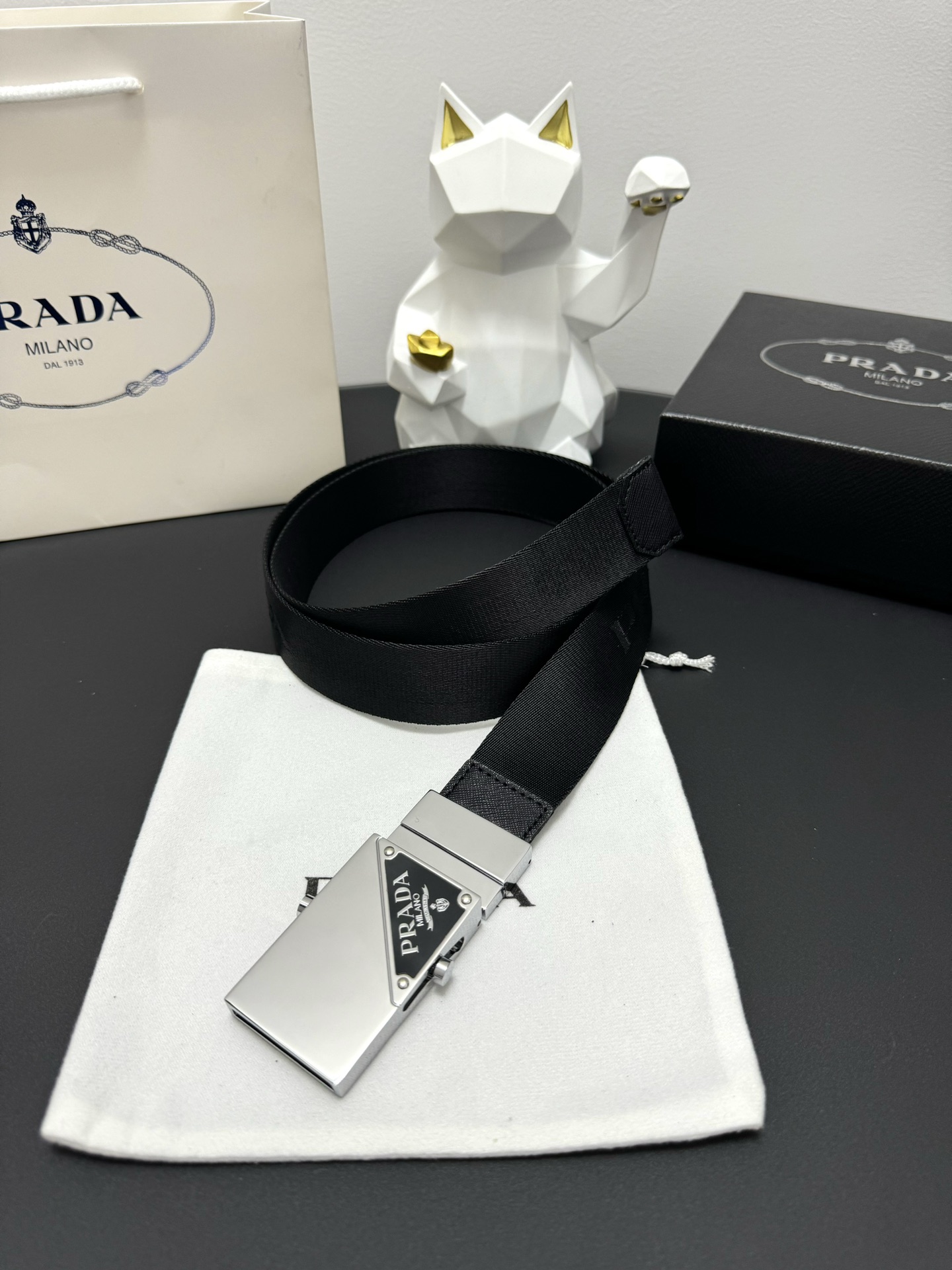 “Prada Protégé Plada: Low-Key Luxury in Fine Handicrafts” - 图片 4